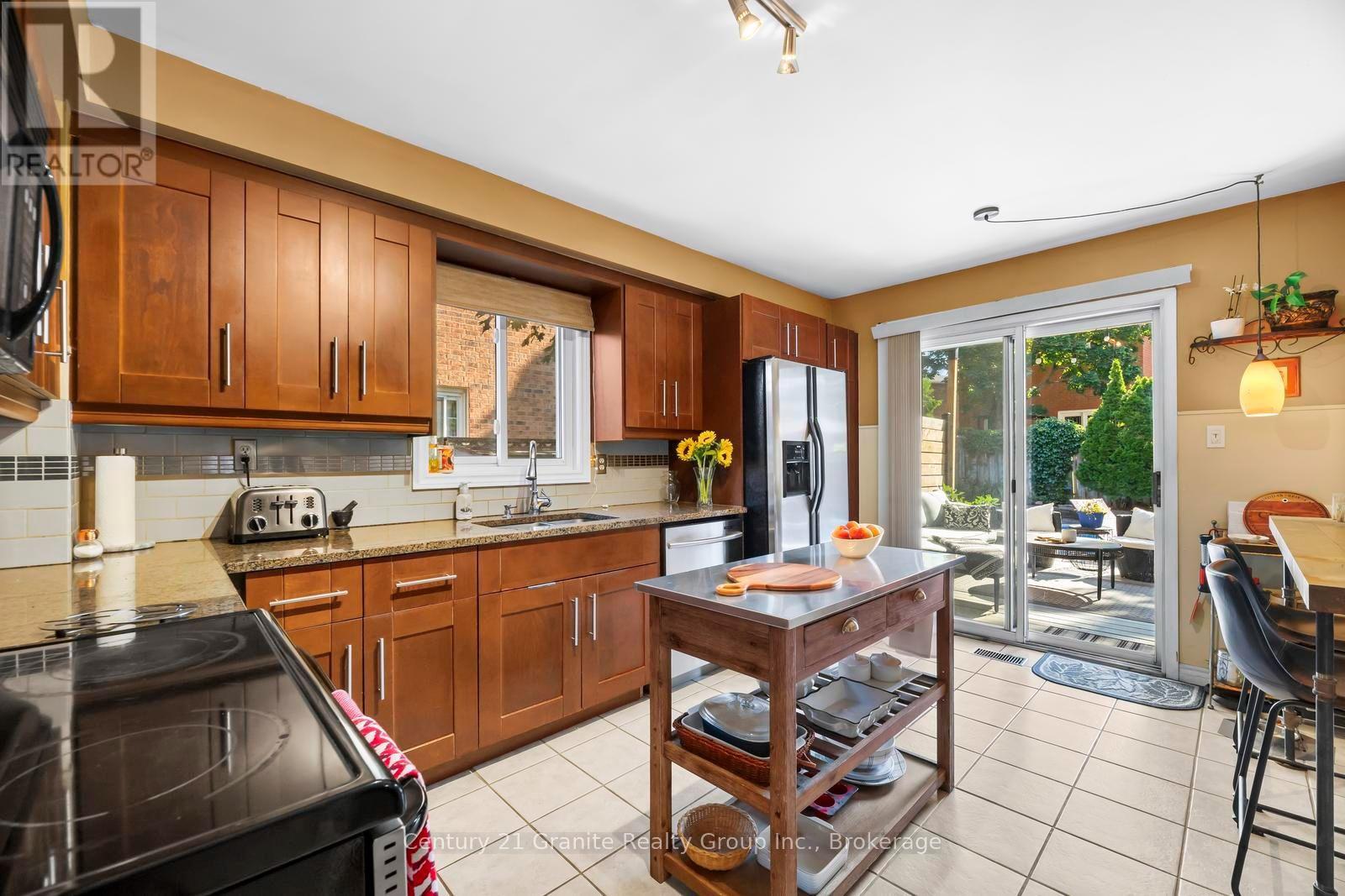25 GREENWOOD ROAD - 10