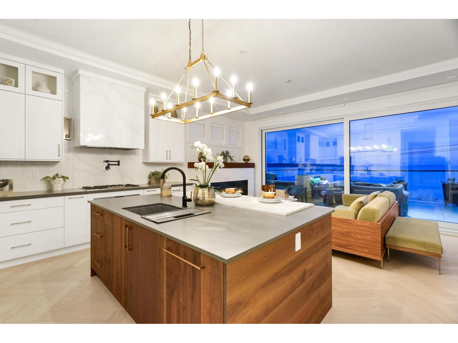 4 Bed, 6 Bath House for Sale in White Rock – 15377 MARINE DRIVE, White Rock – MLS# R3111540 - Image 27