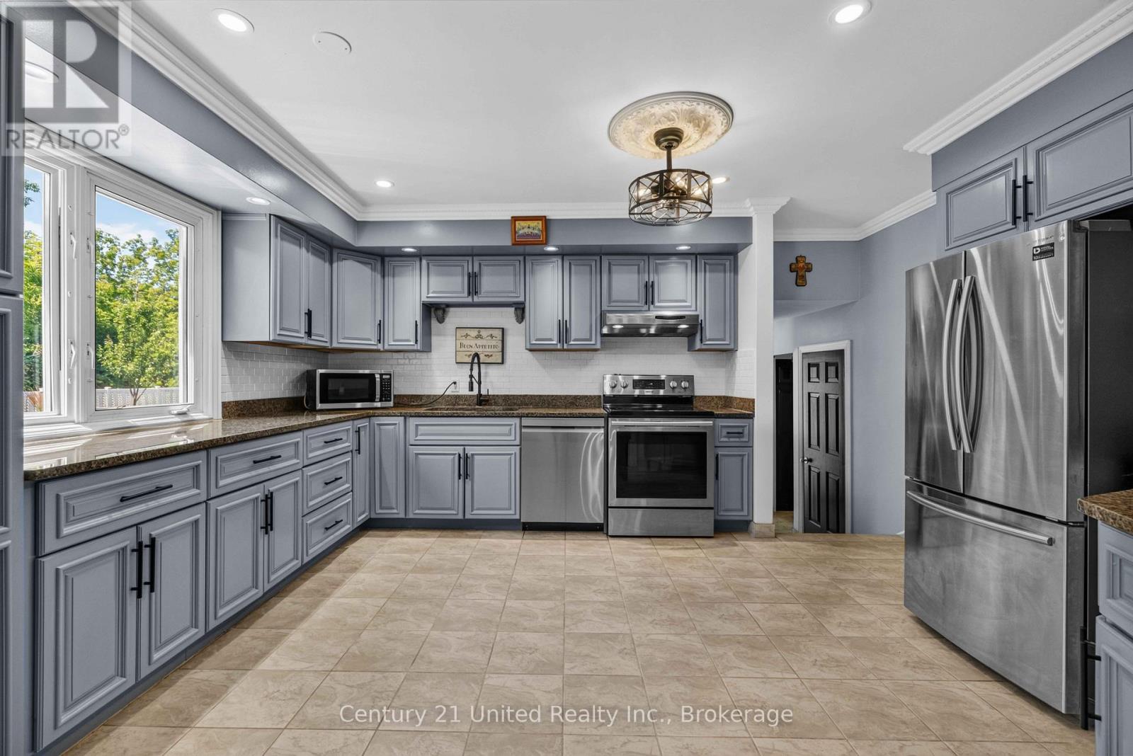 214 HILLVIEW DRIVE - 12