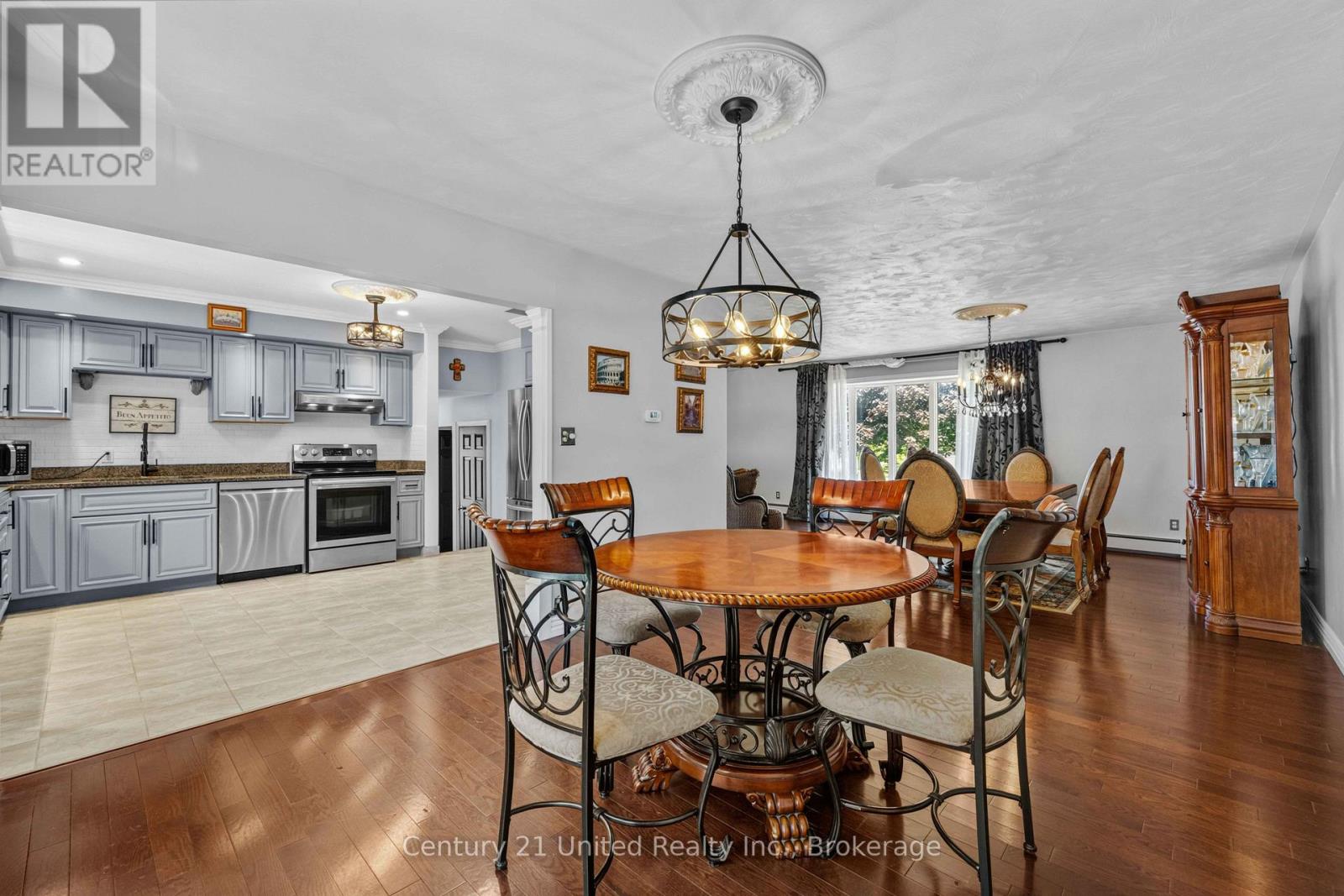214 HILLVIEW DRIVE - 14