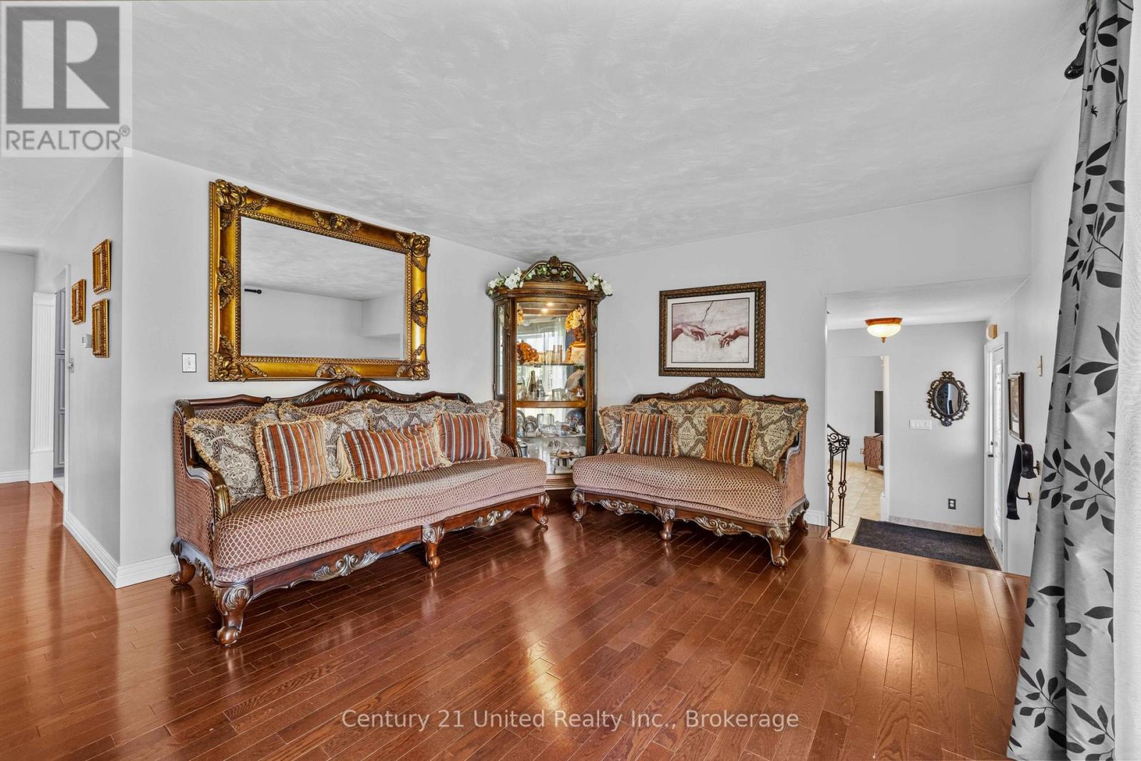 214 HILLVIEW DRIVE - Image 18