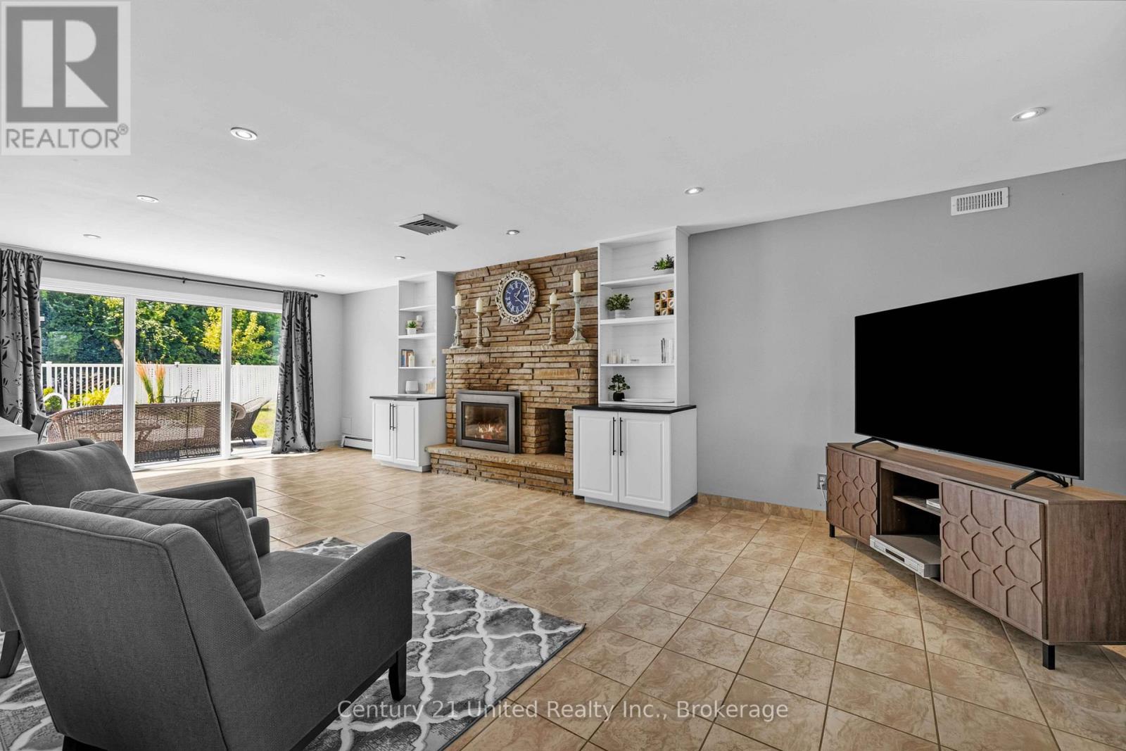 214 HILLVIEW DRIVE - 3