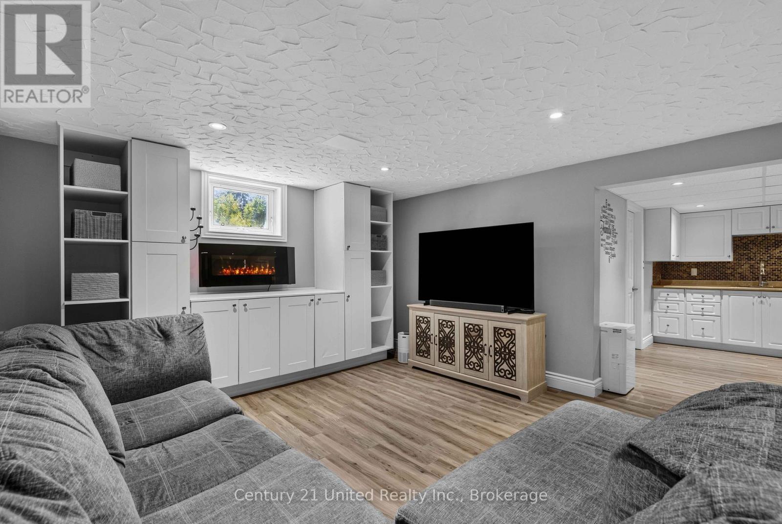 214 HILLVIEW DRIVE - 31