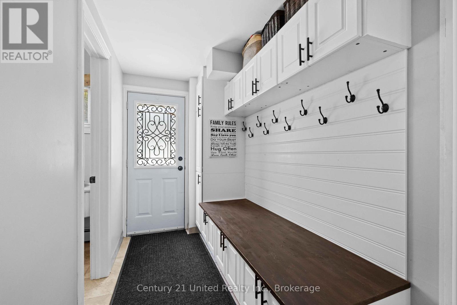 214 HILLVIEW DRIVE - Image 8