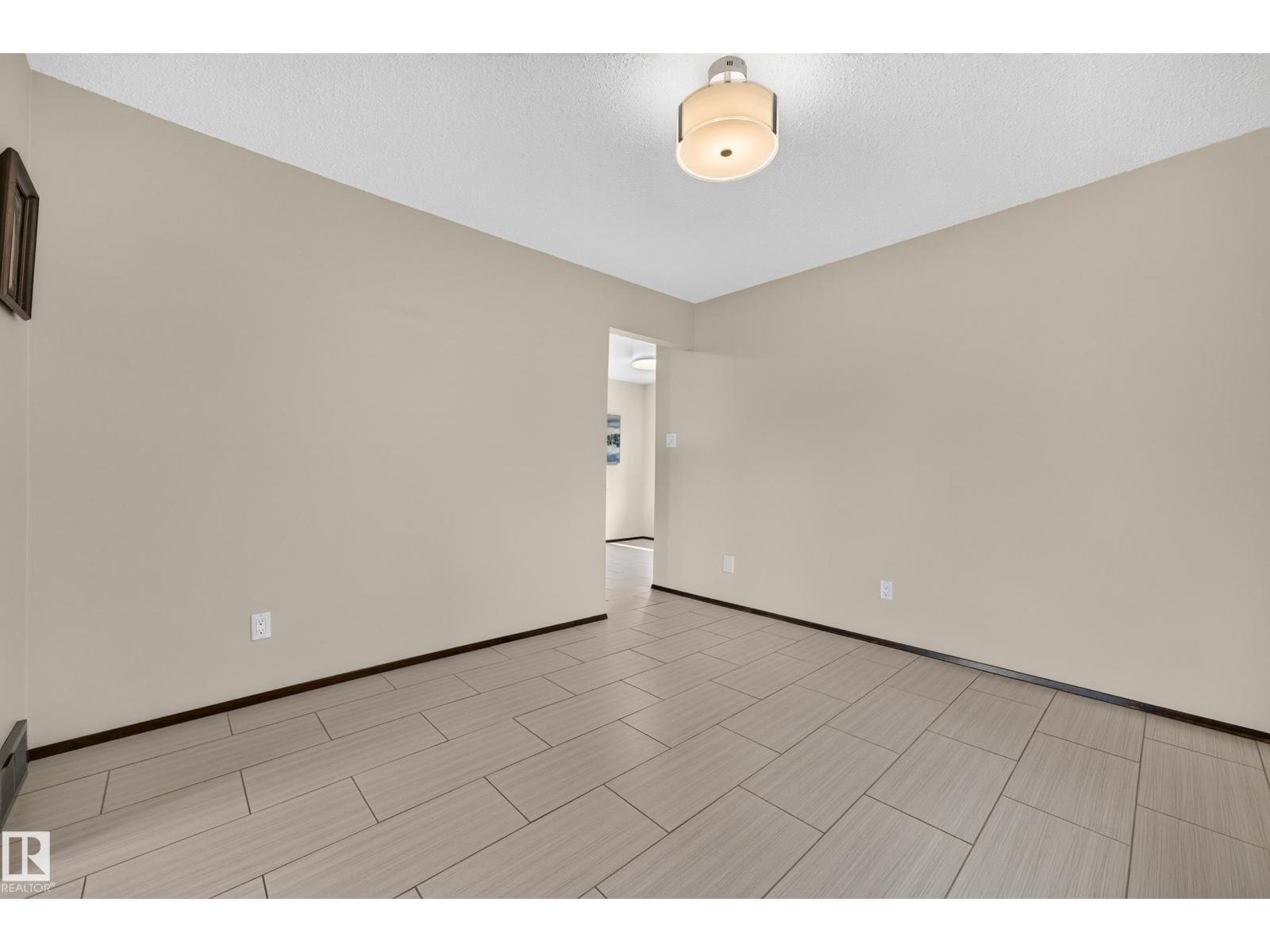 11727 27 AV NW - 18