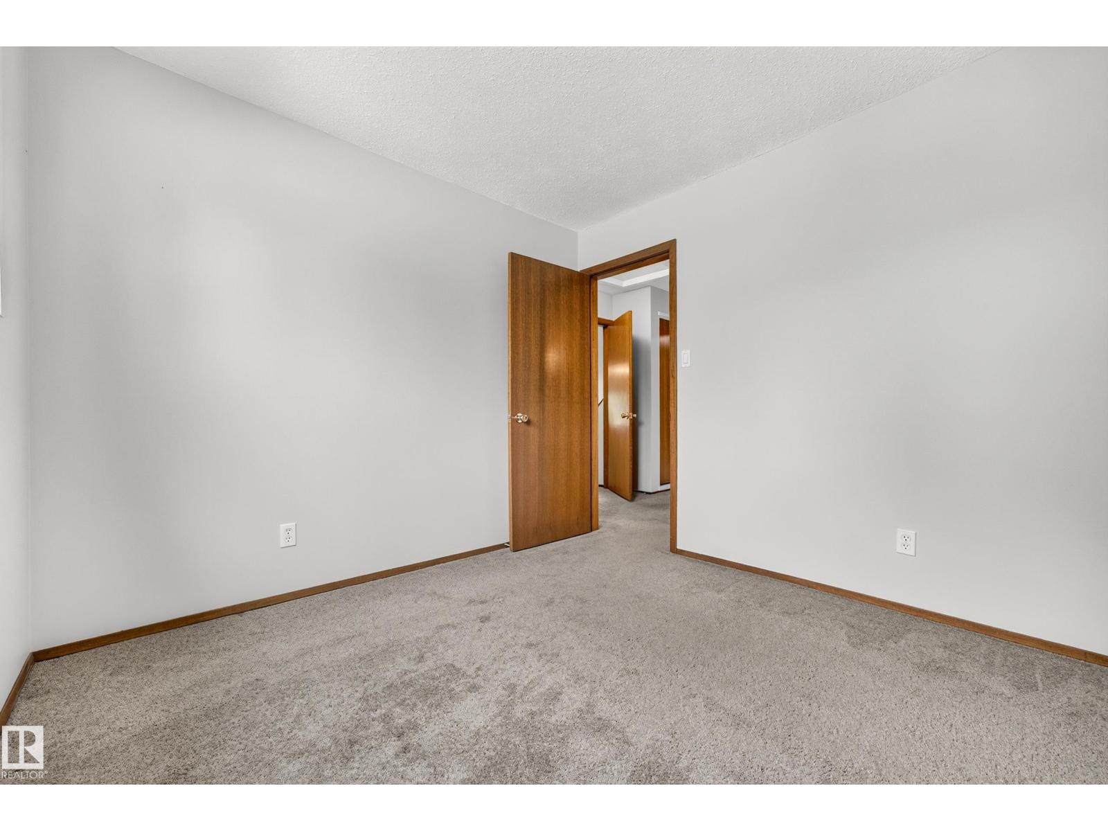 11727 27 AV NW - Image 36