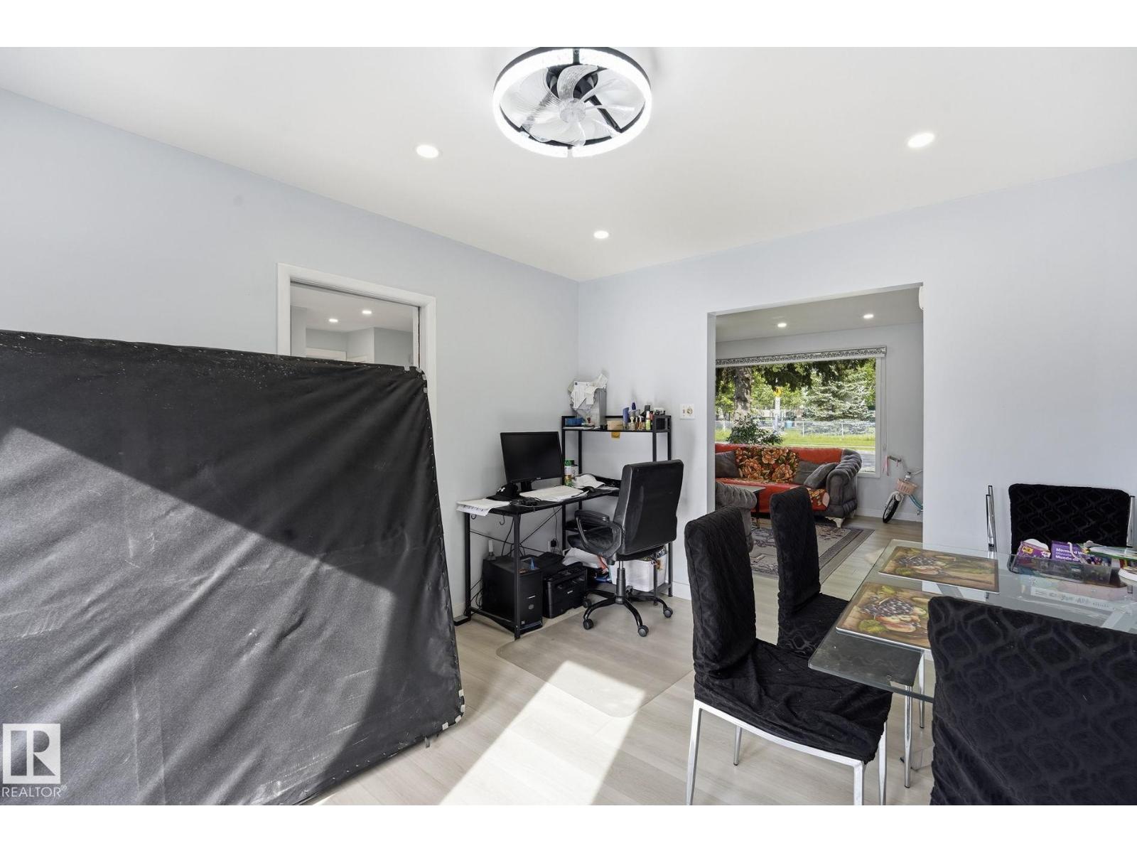 9302 165 ST NW - 11
