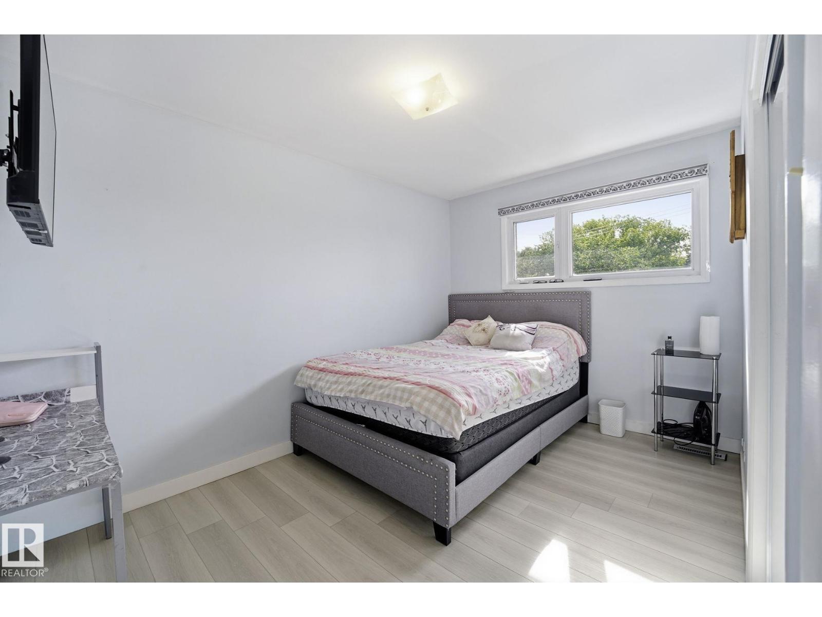 9302 165 ST NW - 21