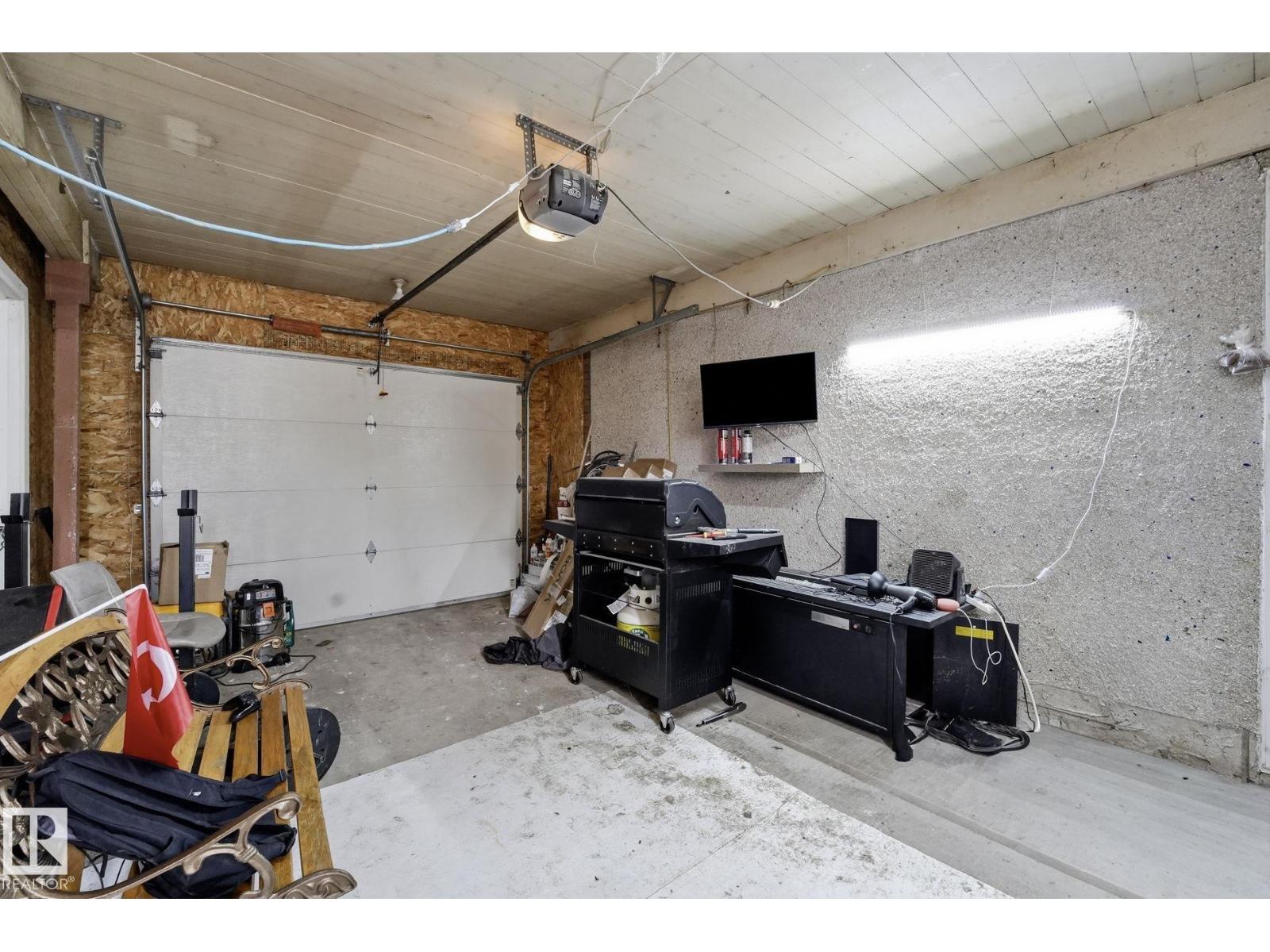 9302 165 Street NW - Photo 24