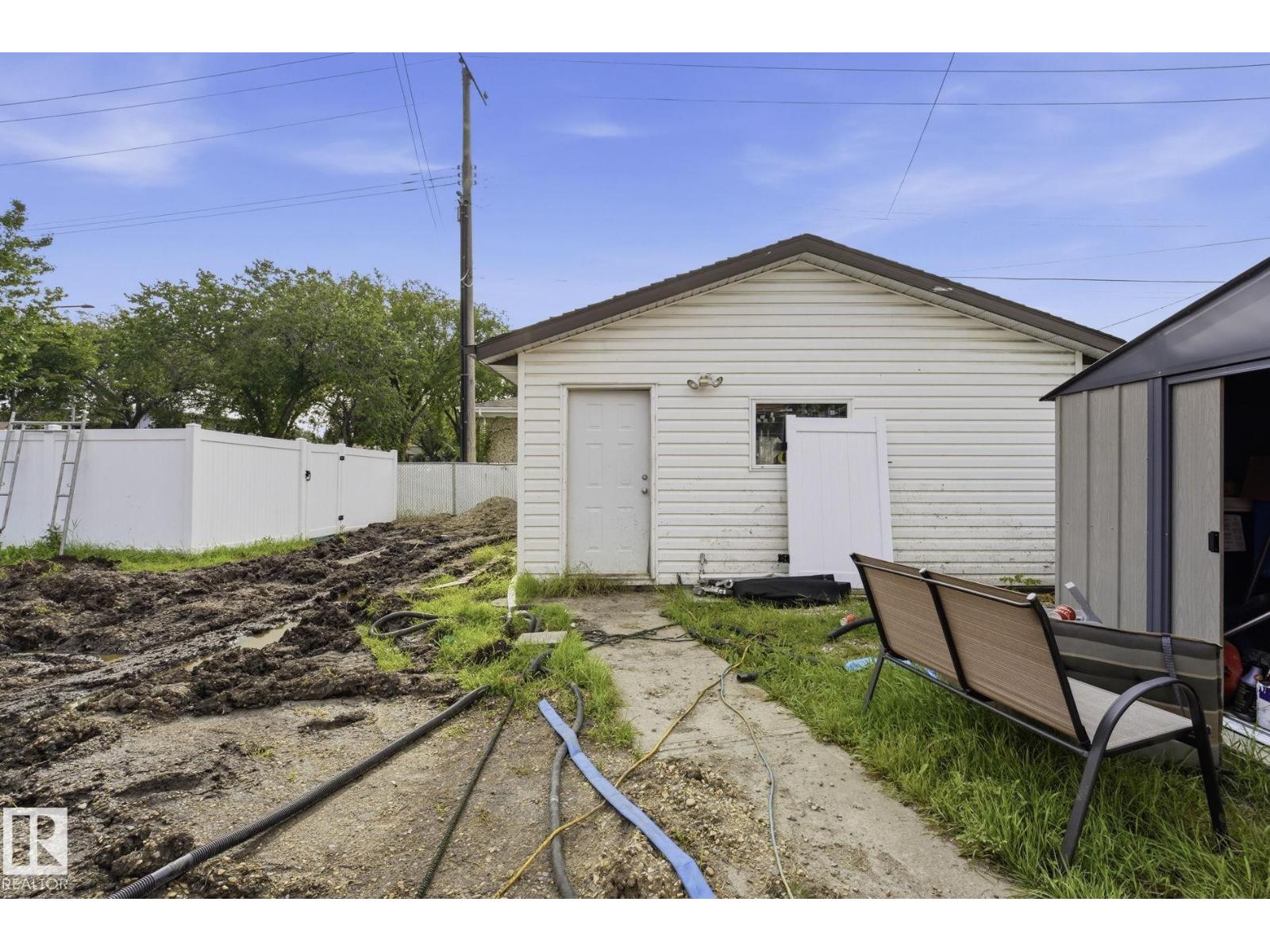 9302 165 ST NW - 28