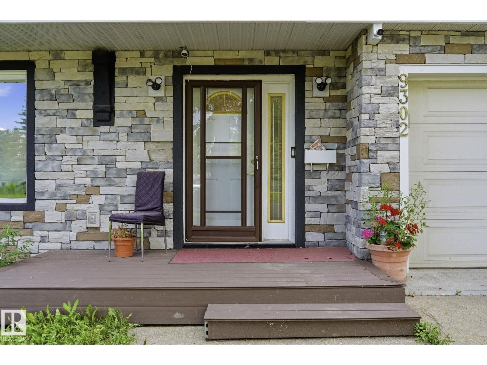 9302 165 ST NW, West Meadowlark Park, Edmonton photo 4