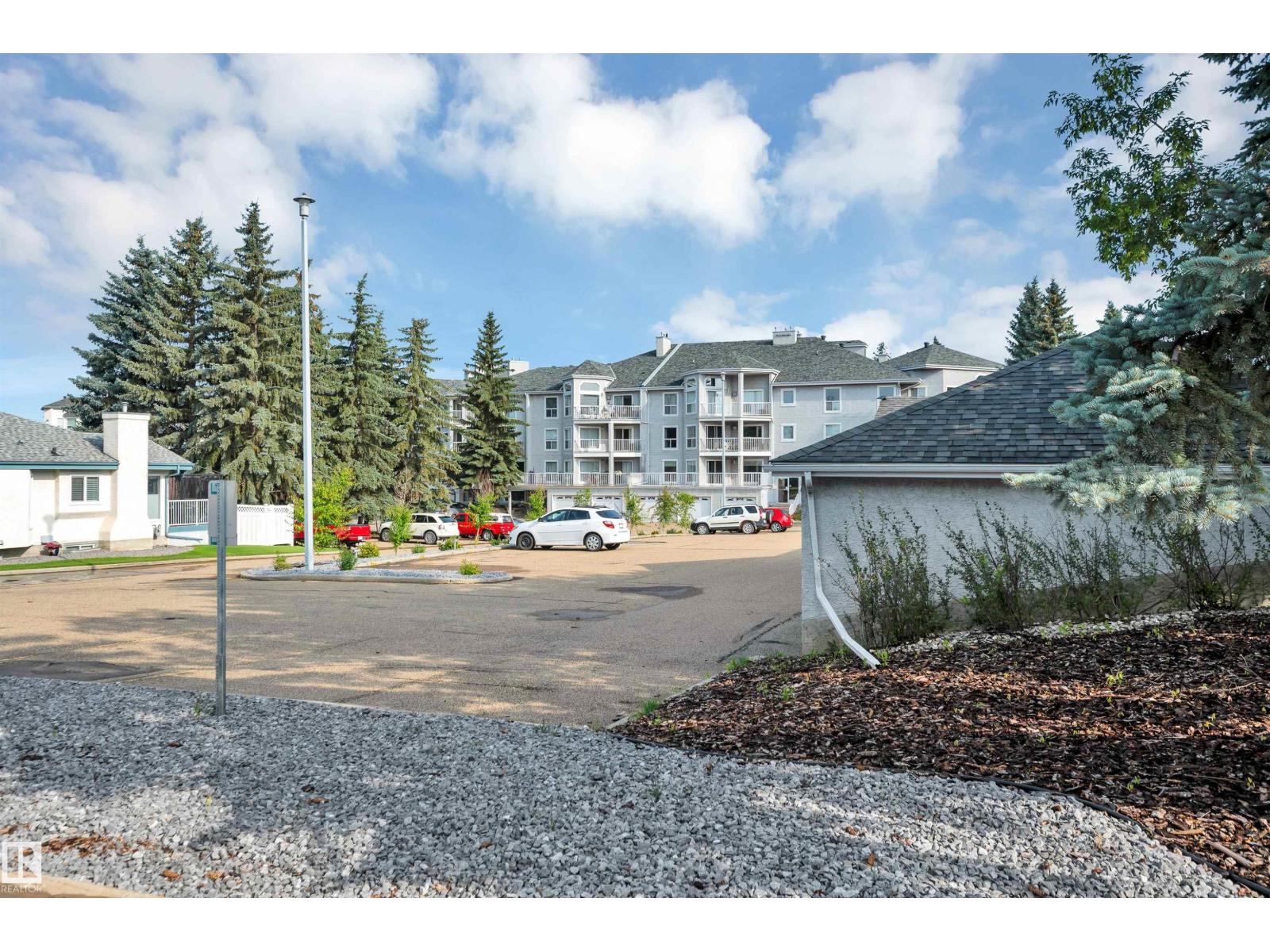 #209 65 GERVAIS RD - 40