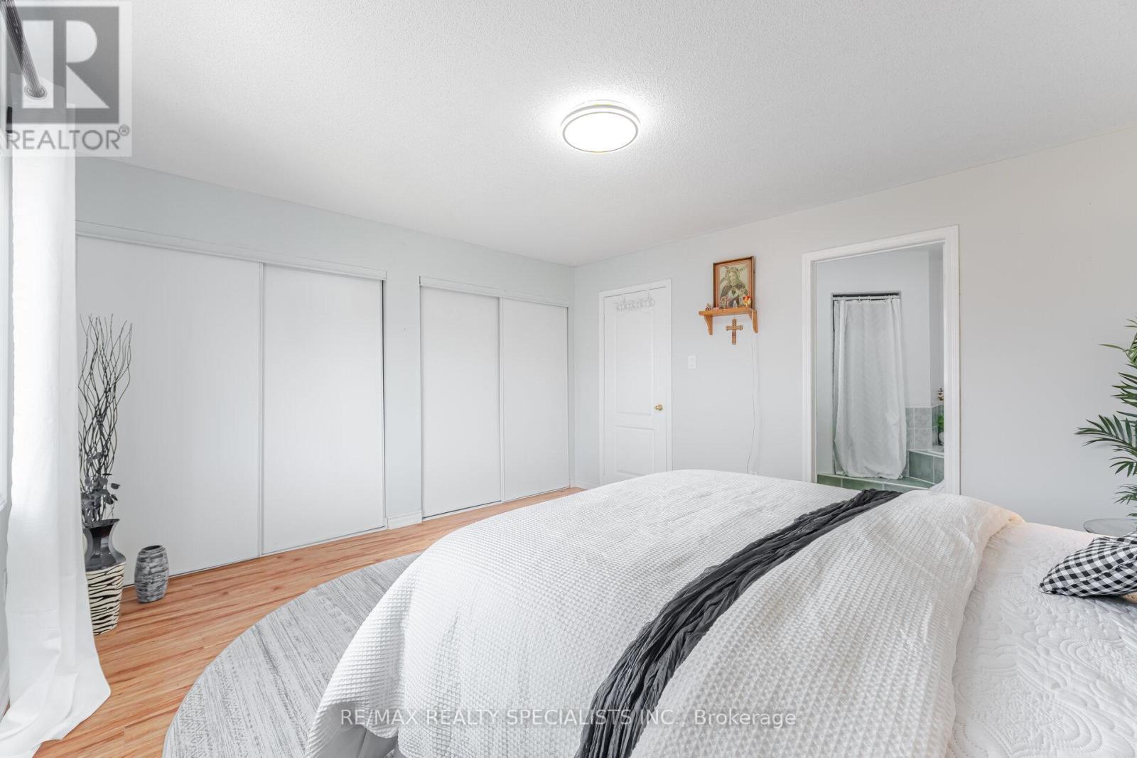 5642 ARMANDO AVENUE - 27