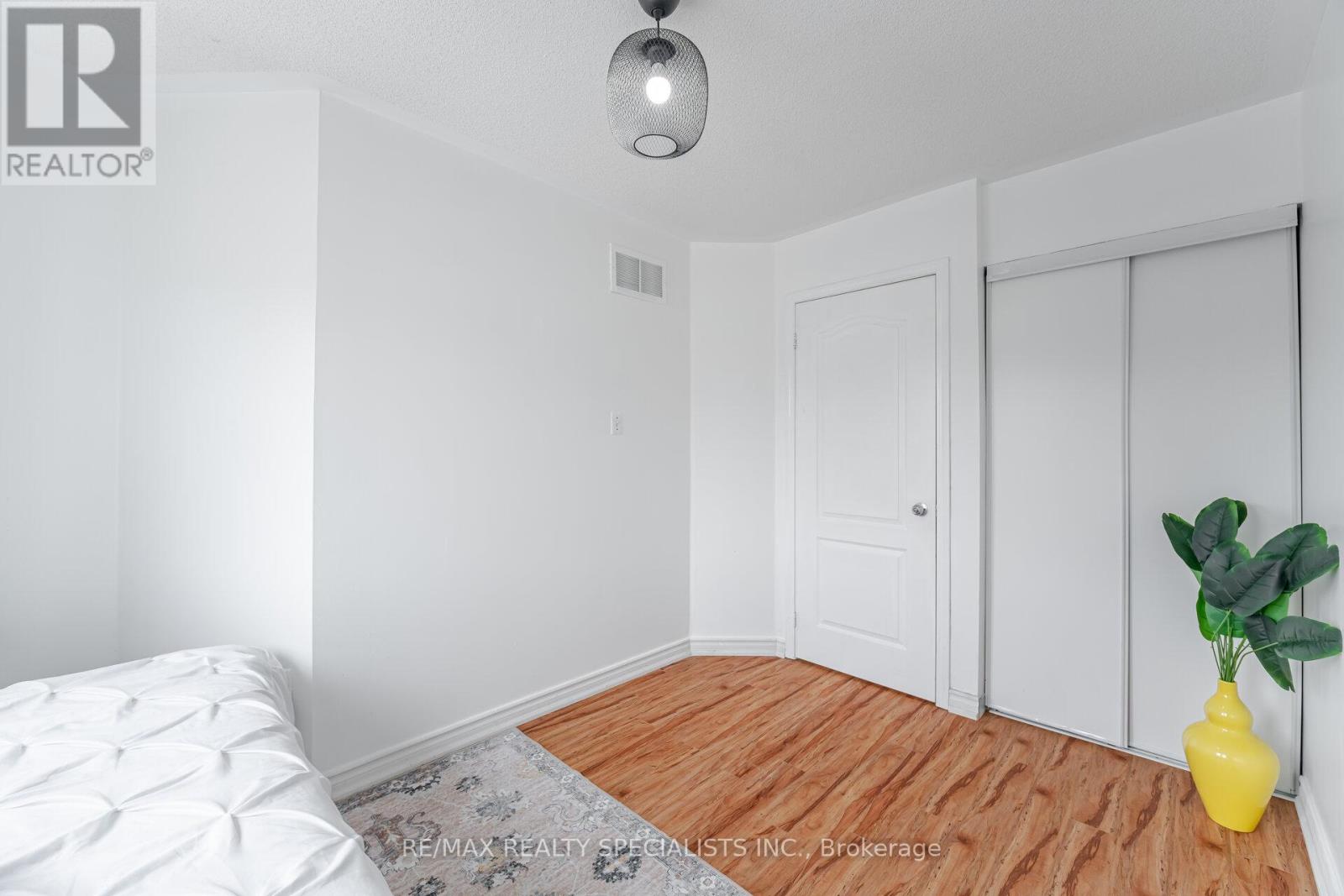 5642 ARMANDO AVENUE - 35