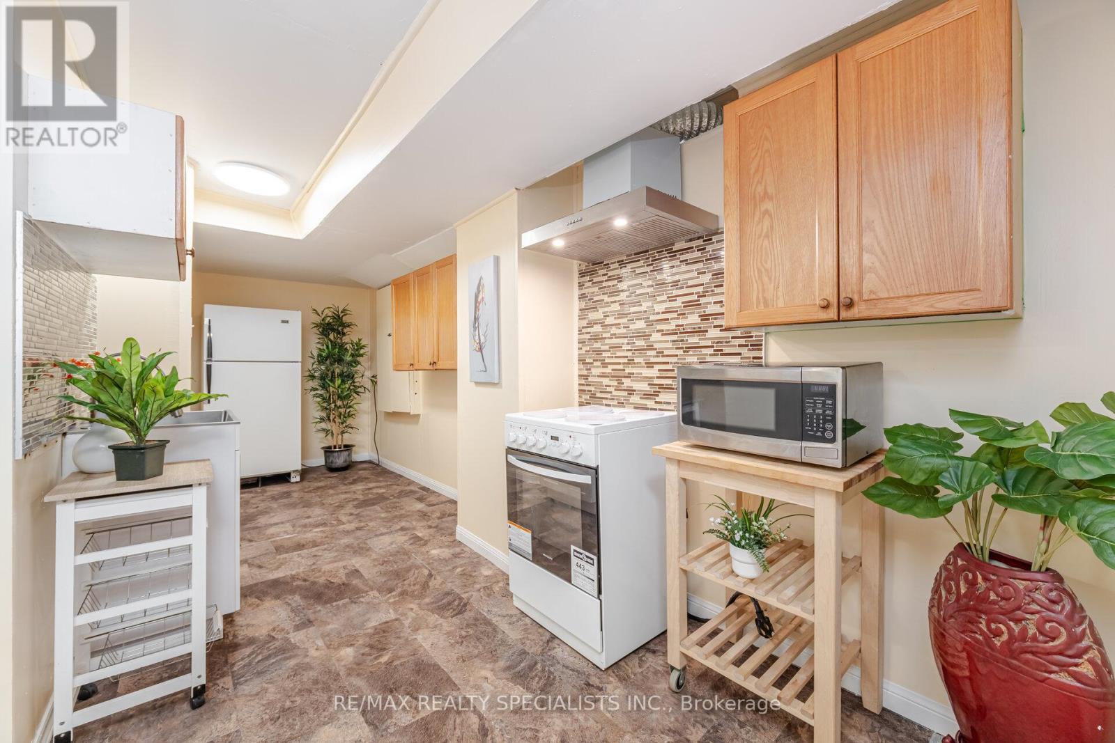5642 ARMANDO AVENUE - 40