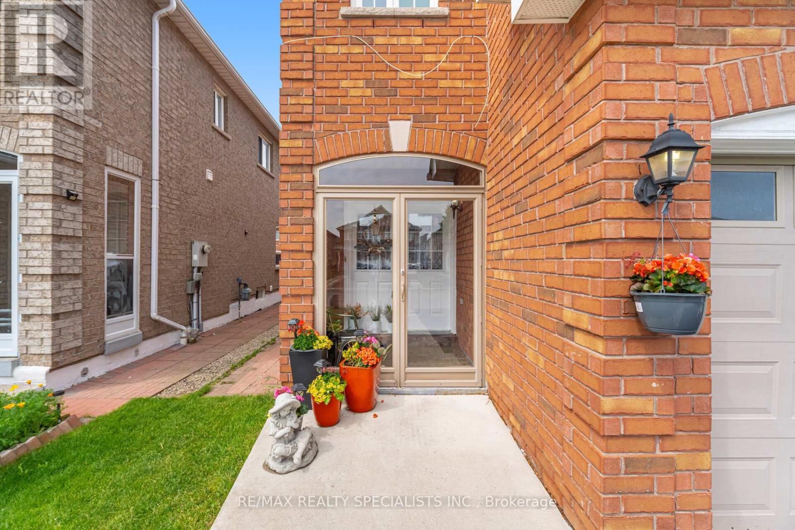 5642 ARMANDO AVENUE - 5