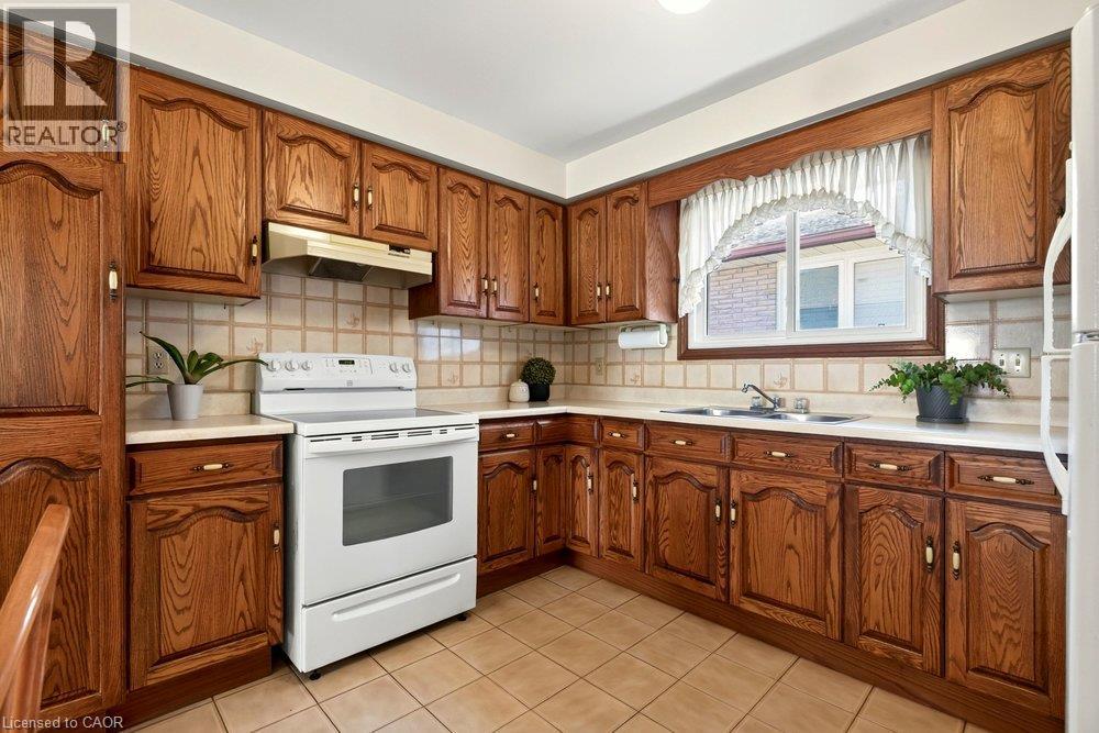 118 POTTRUFF Road S - Image 16