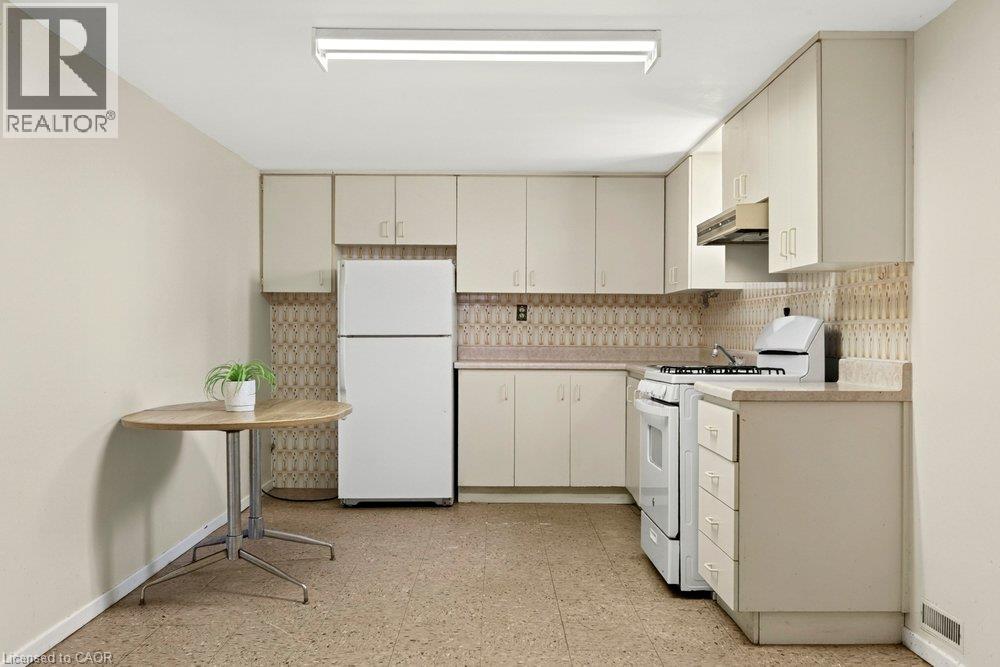 118 POTTRUFF Road S - Image 35