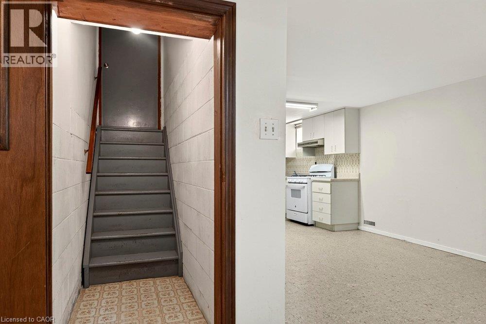 118 POTTRUFF Road S - Image 40