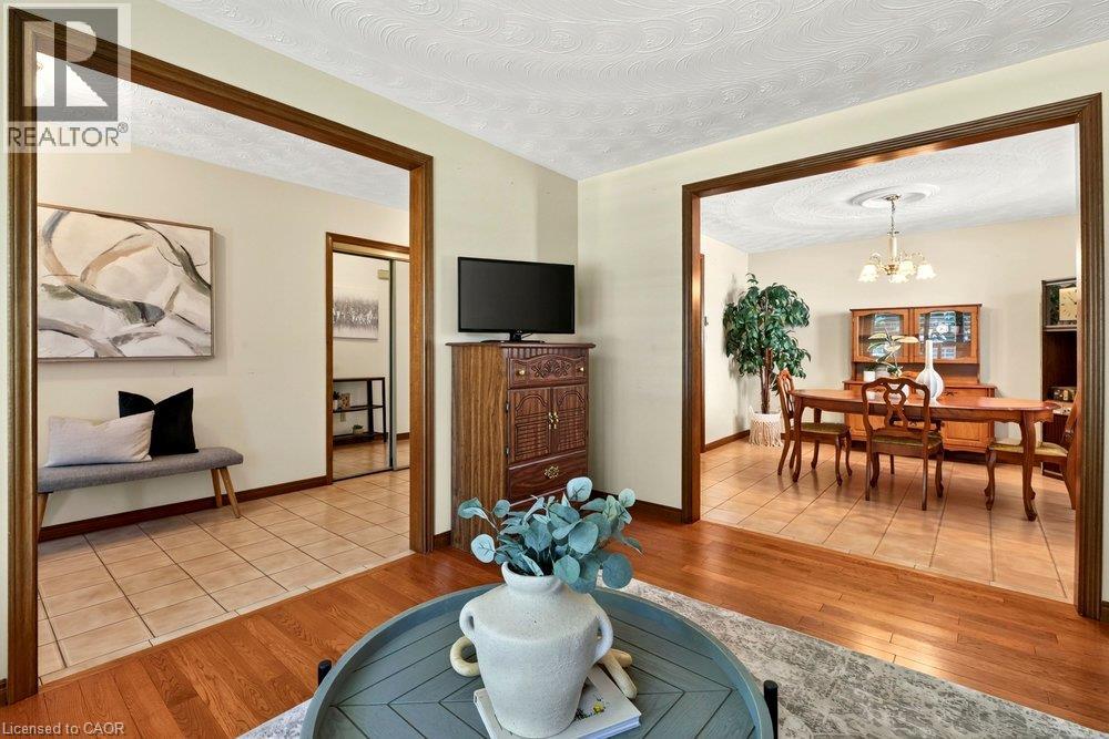 118 POTTRUFF Road S - Image 8