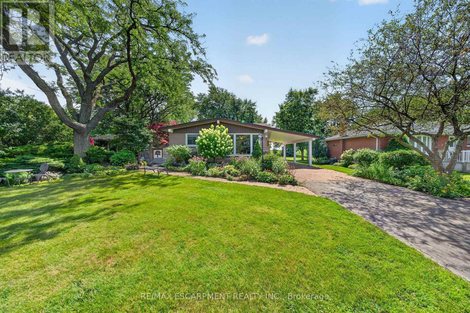 Photo of 8399 Dickenson Road