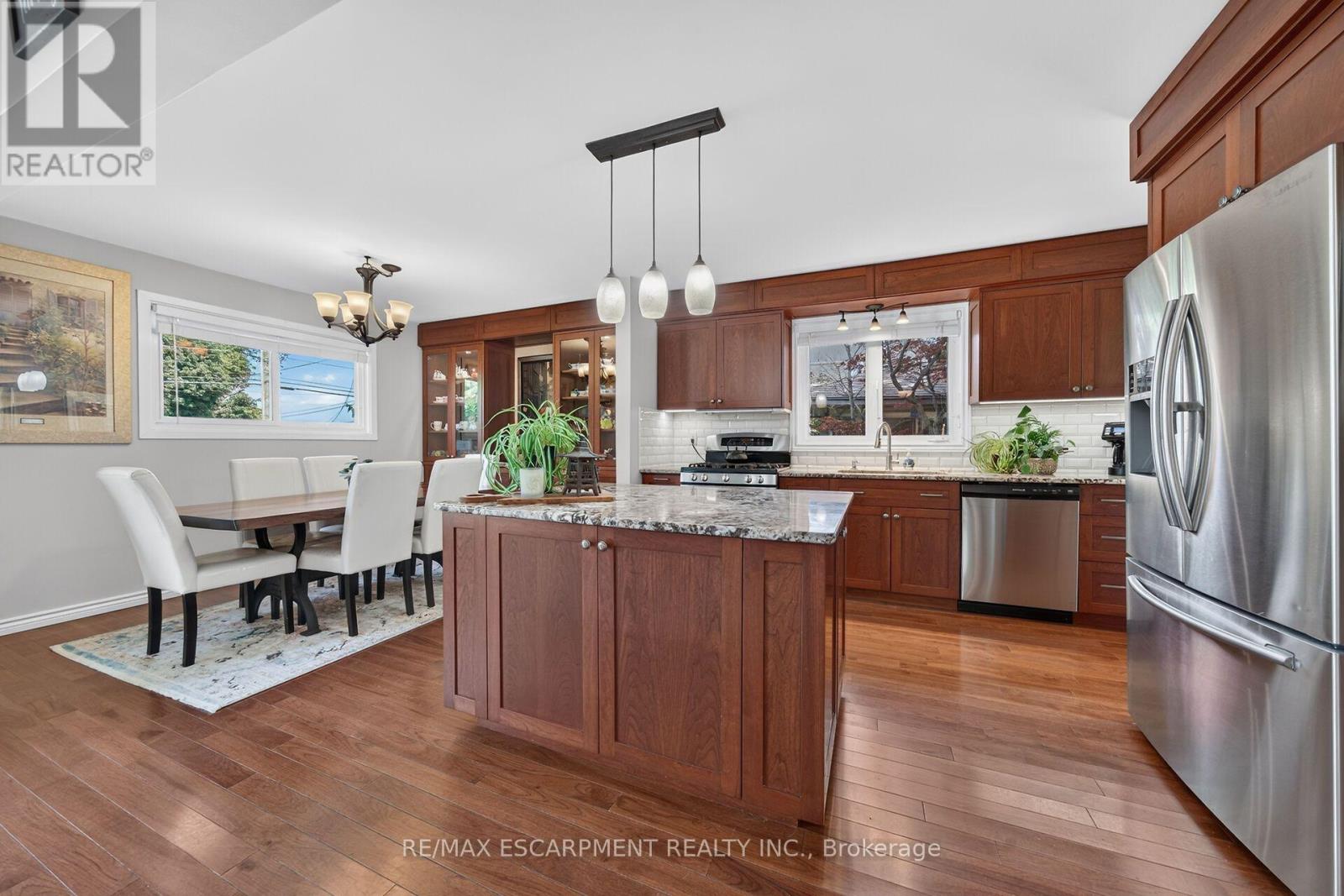 8399 DICKENSON ROAD E - 11