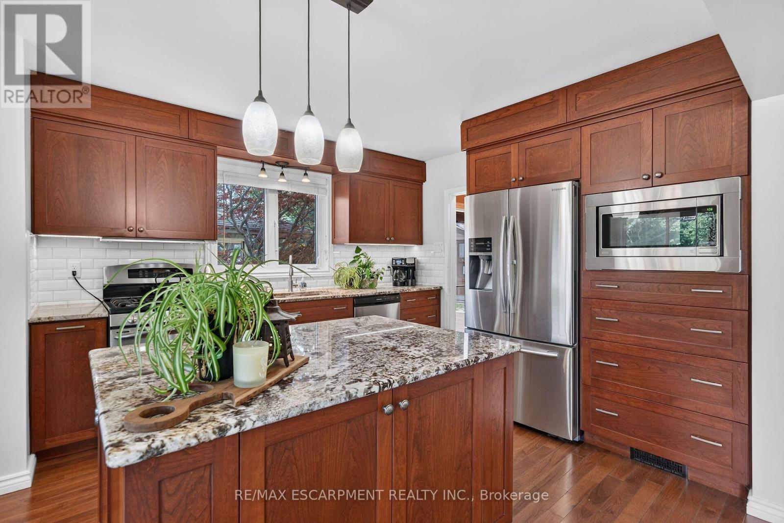 8399 DICKENSON ROAD E - 12