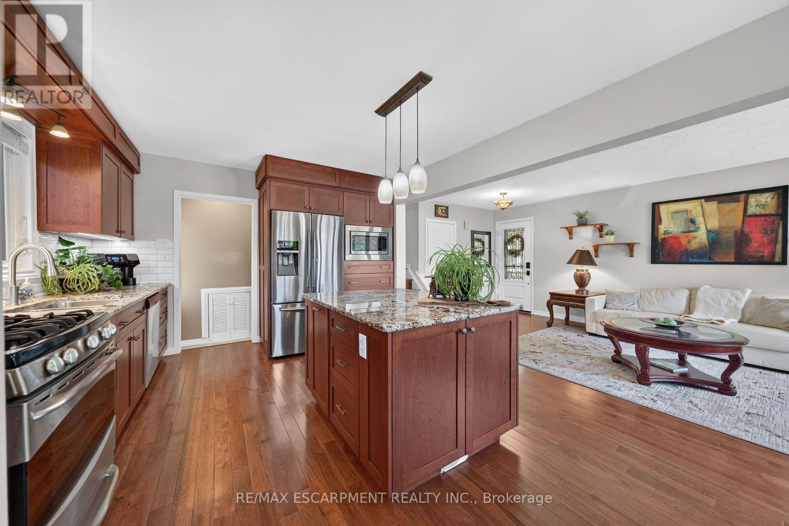 8399 DICKENSON ROAD E - 15