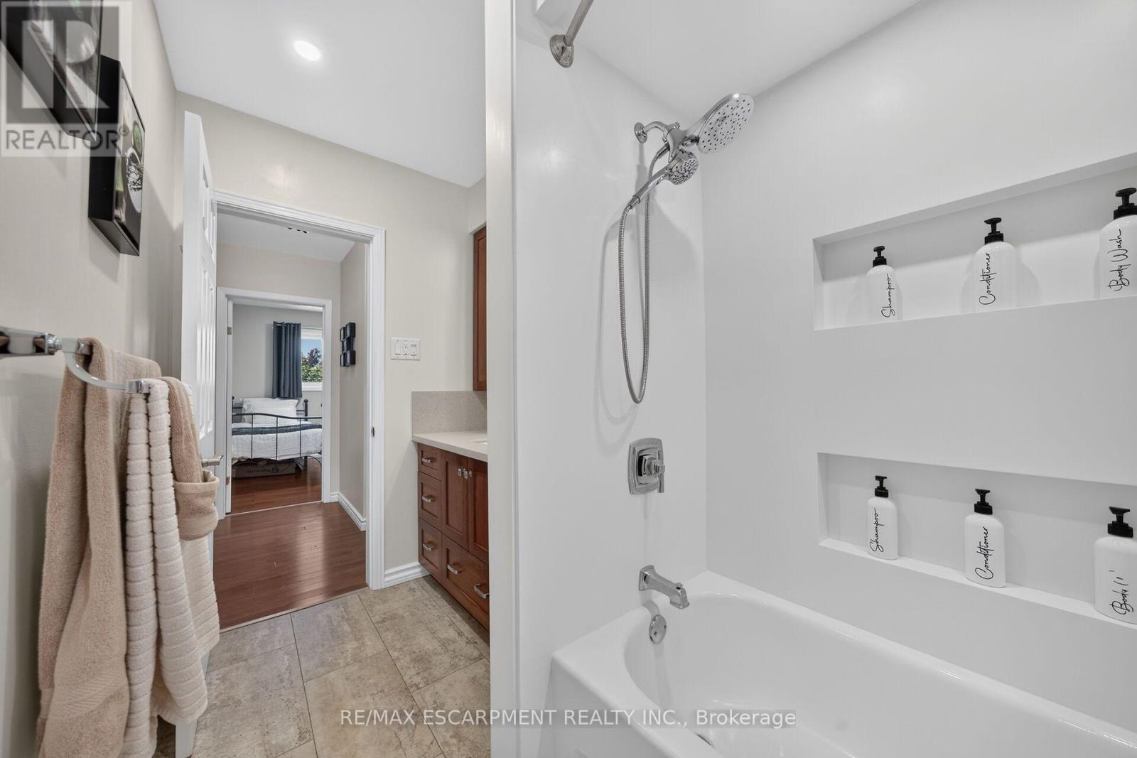 8399 DICKENSON ROAD E - 25