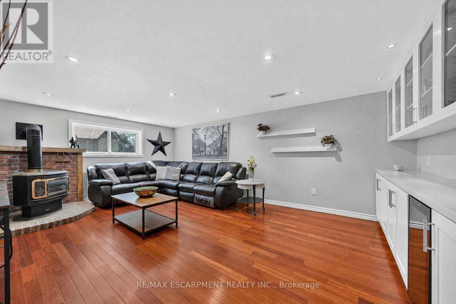8399 DICKENSON ROAD E - 28