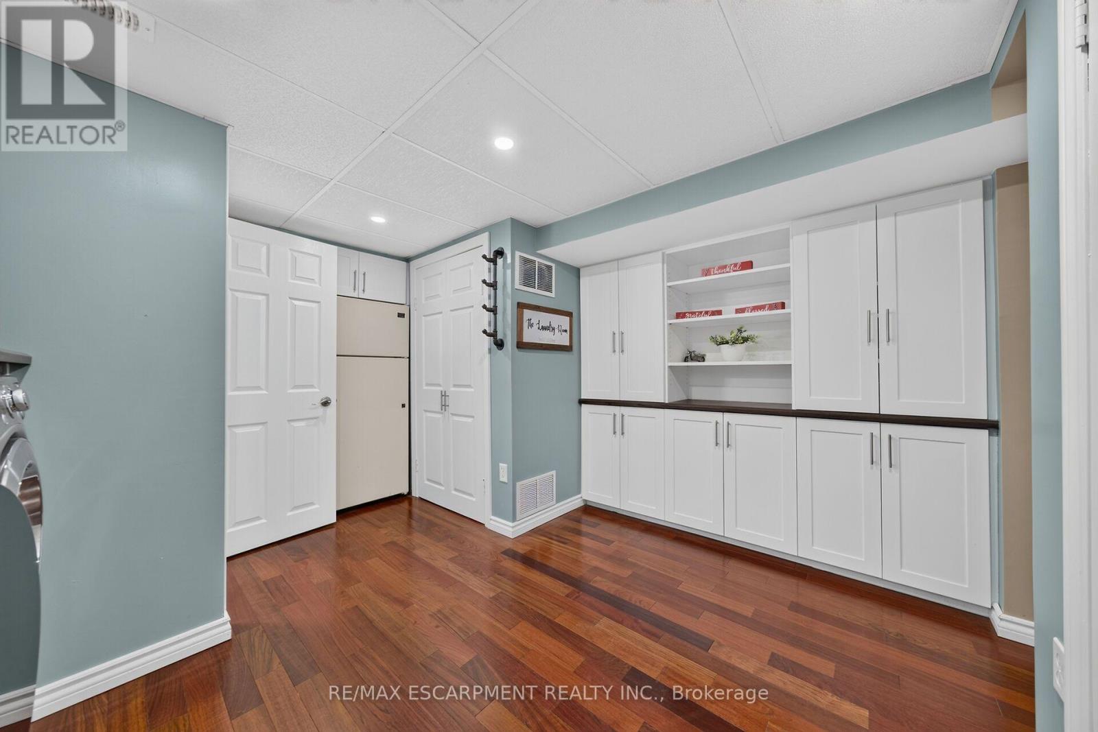 8399 DICKENSON ROAD E - 35