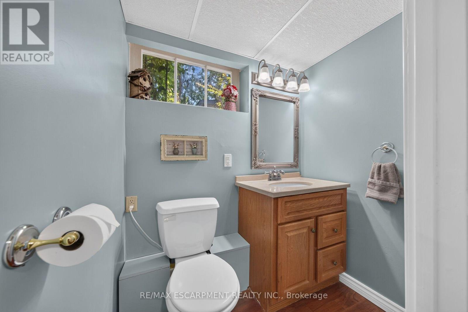 8399 DICKENSON ROAD E - 36