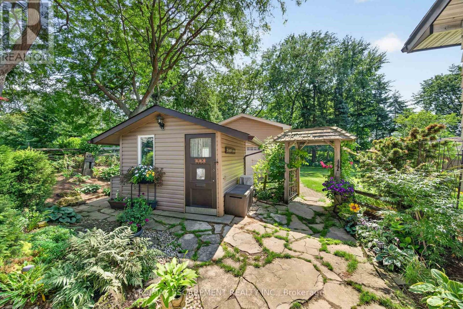 8399 DICKENSON ROAD E - 42