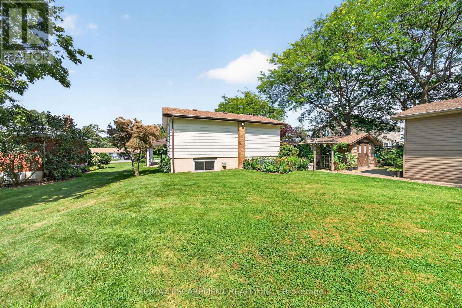 8399 DICKENSON ROAD E - 47