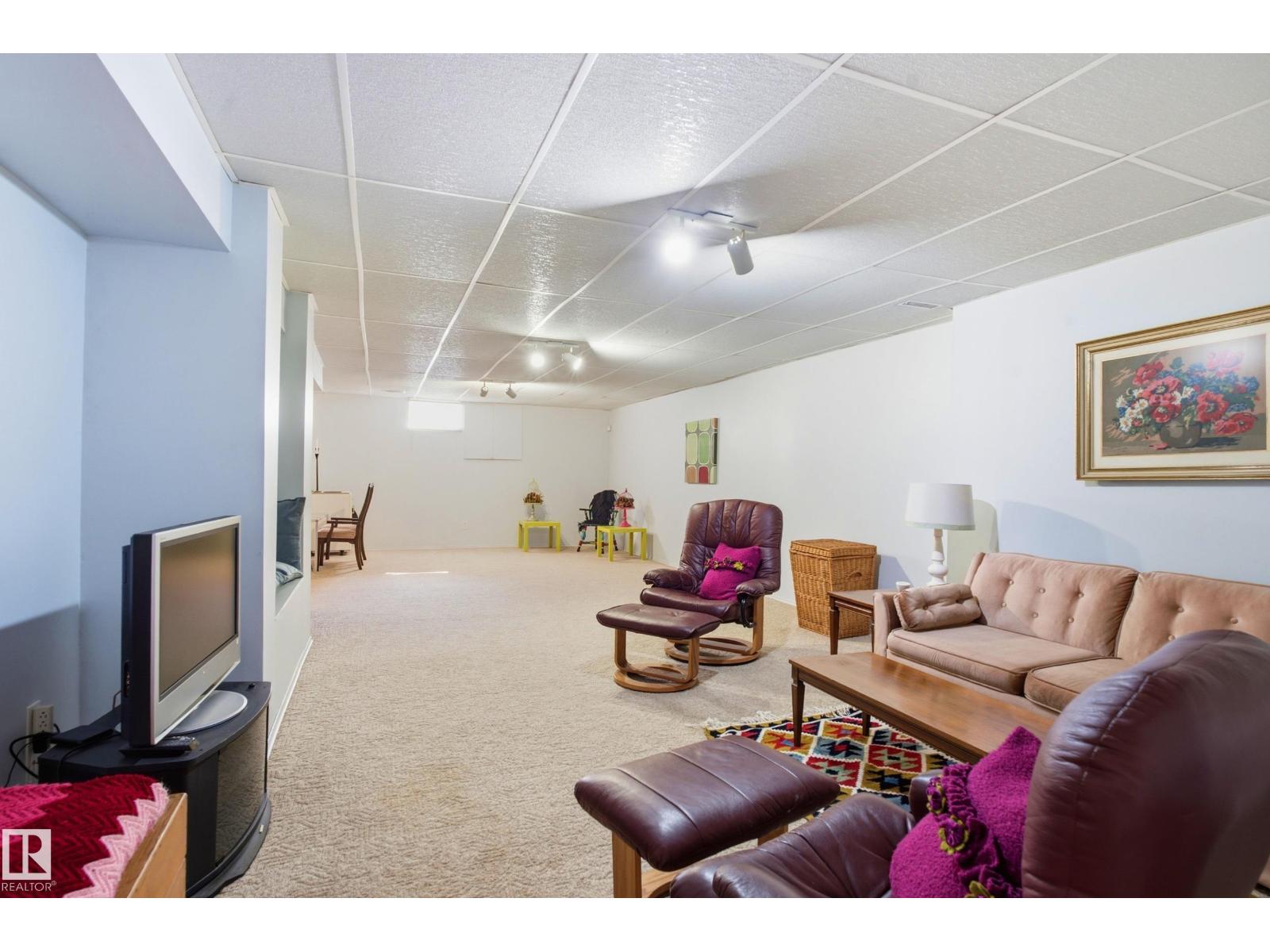 60 WOODLAKE CO - Image 23