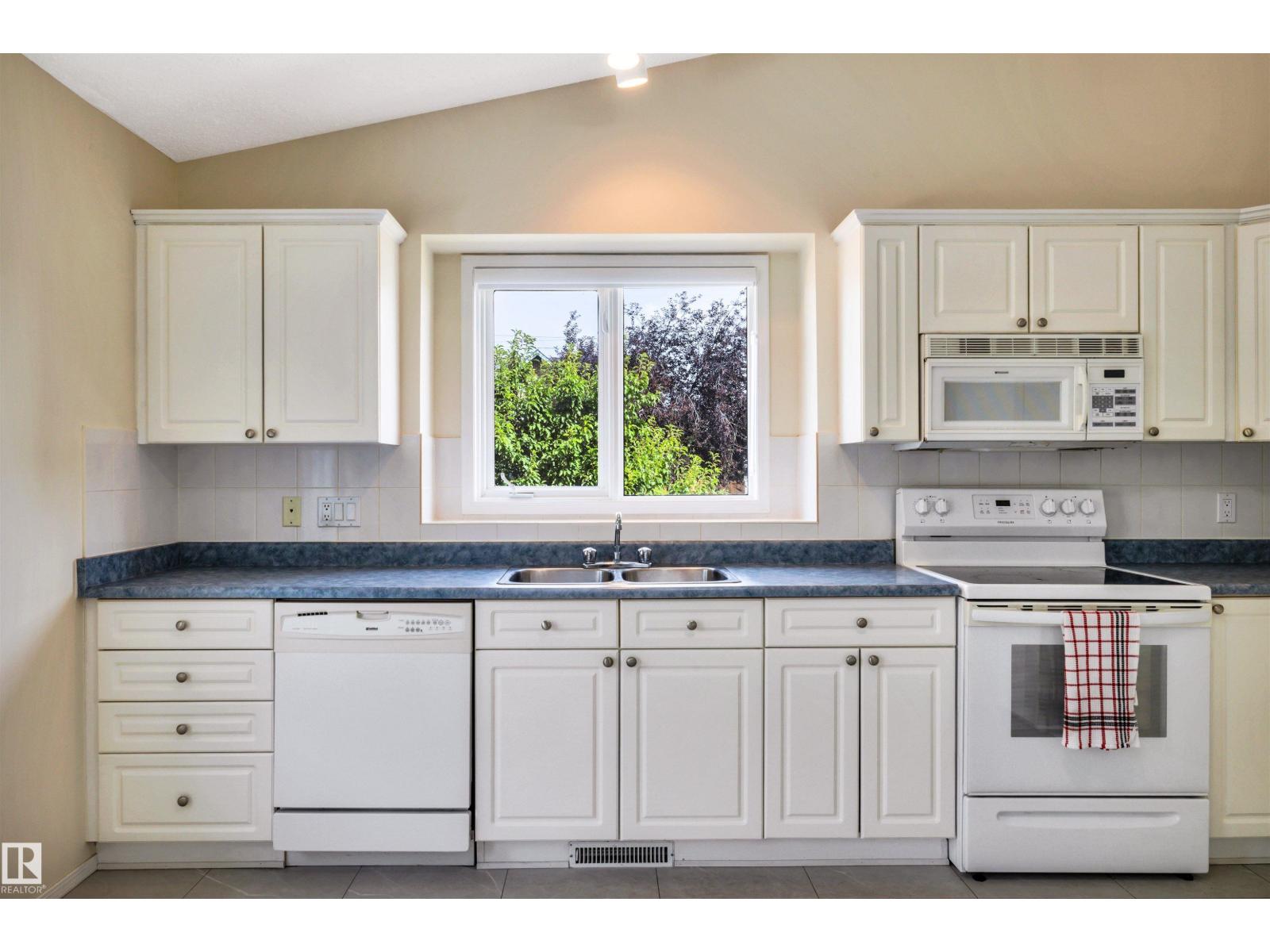 20 HIGHLAND CR - Image 10