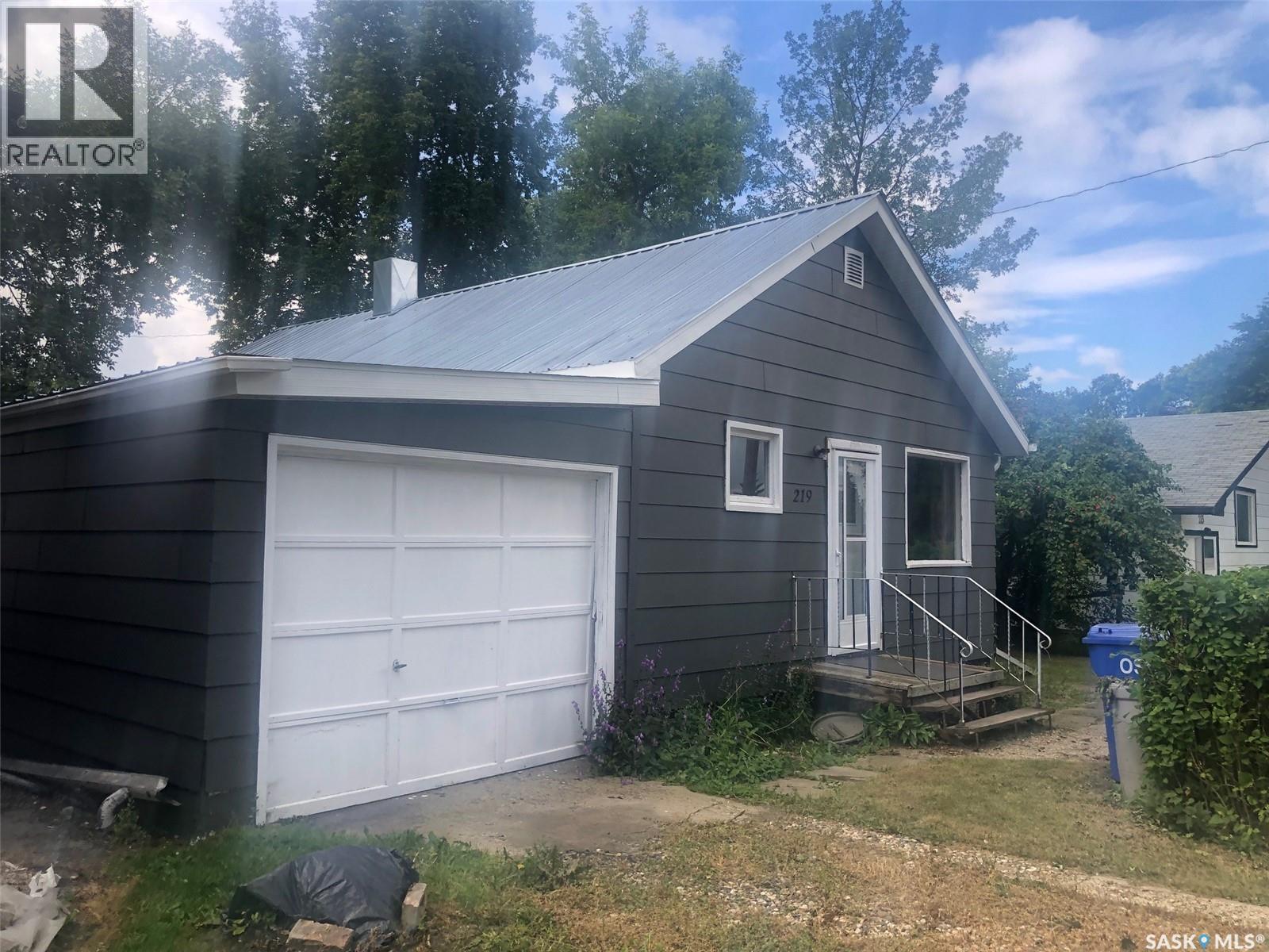 219 3rd AVENUE E - 39