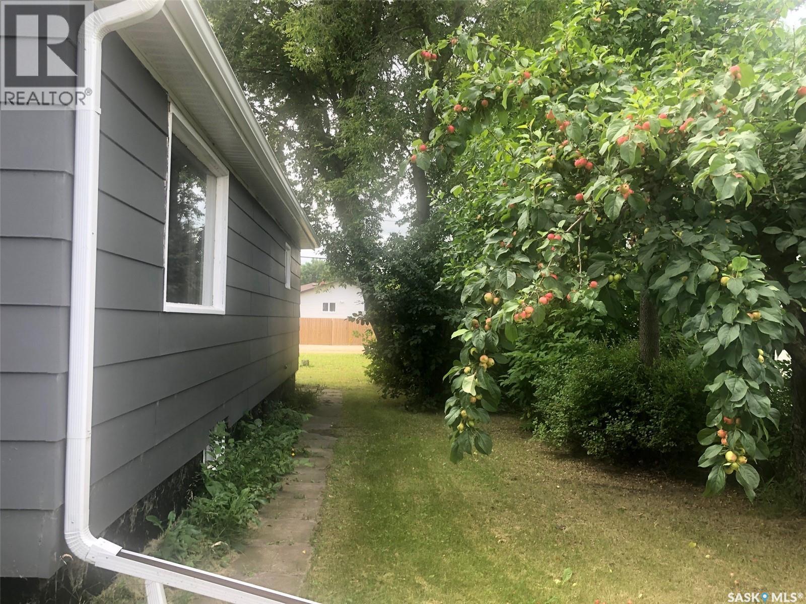 219 3rd AVENUE E - 4