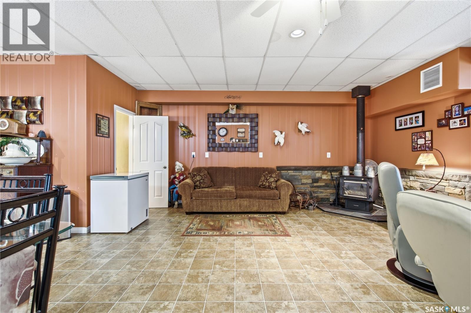 403 Fetsch CRESCENT - Image 4