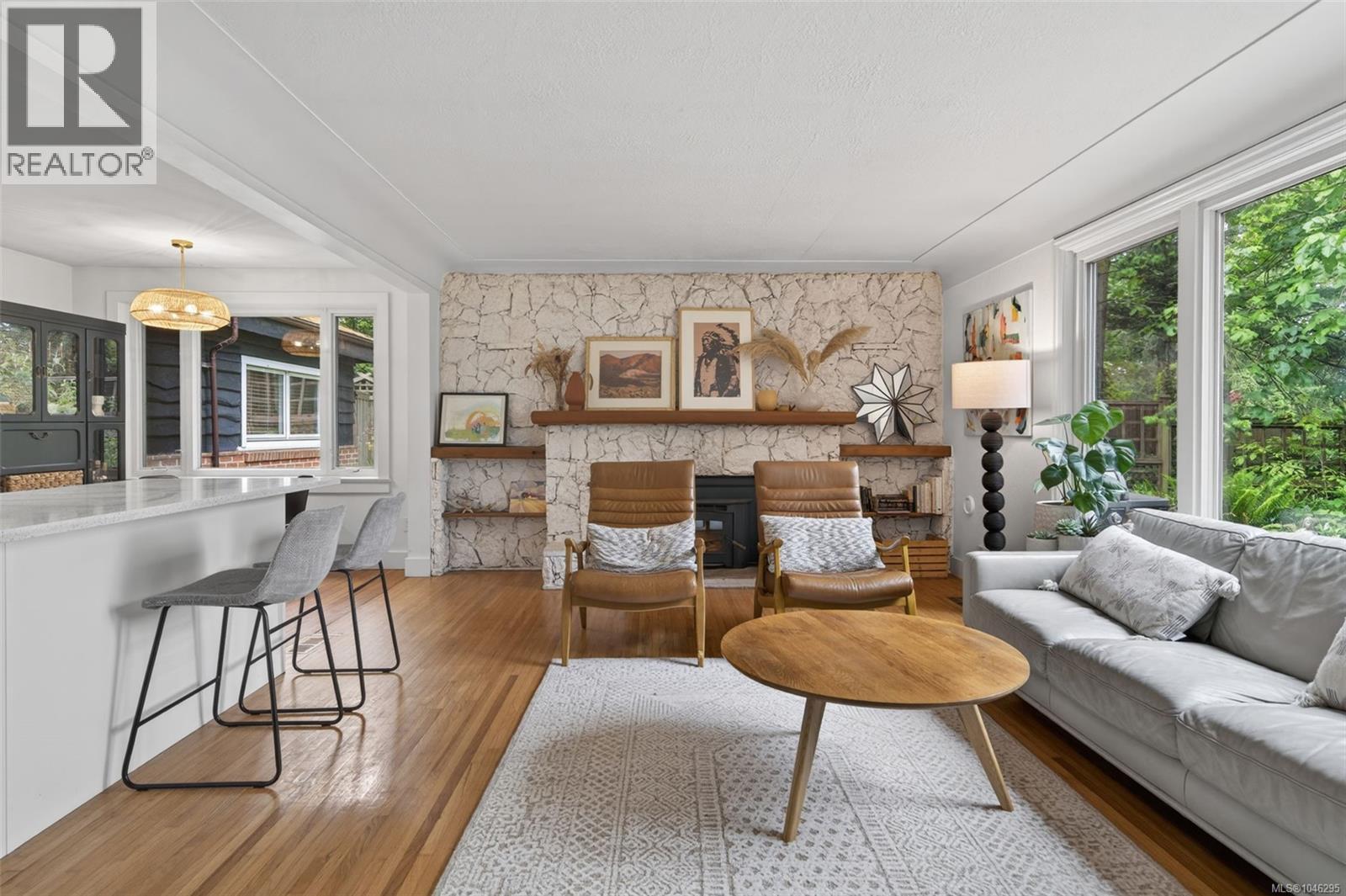  5168 Santa Clara Avenue, Saanich