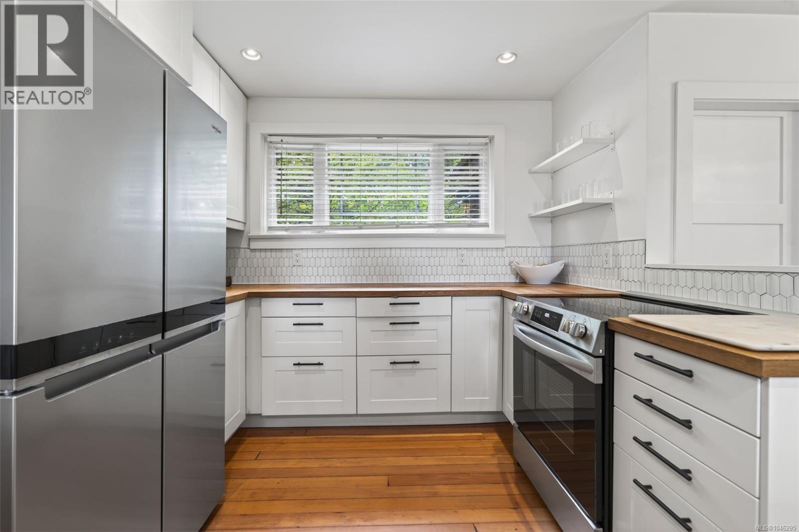  5168 Santa Clara Avenue, Saanich