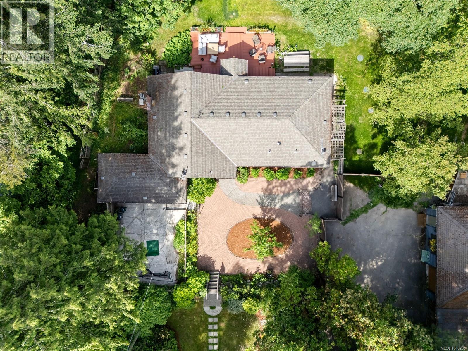  5168 Santa Clara Avenue, Saanich
