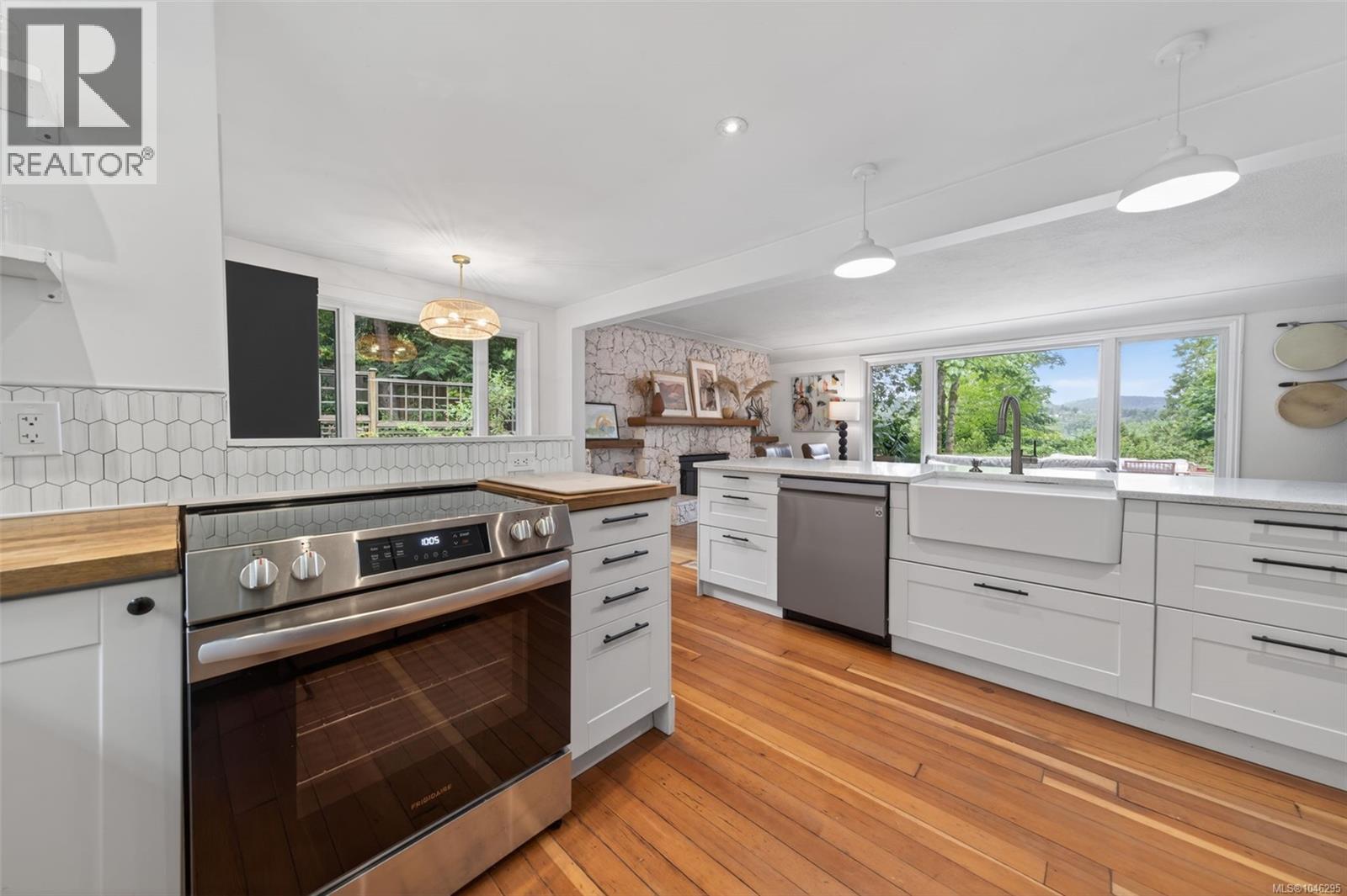  5168 Santa Clara Avenue, Saanich