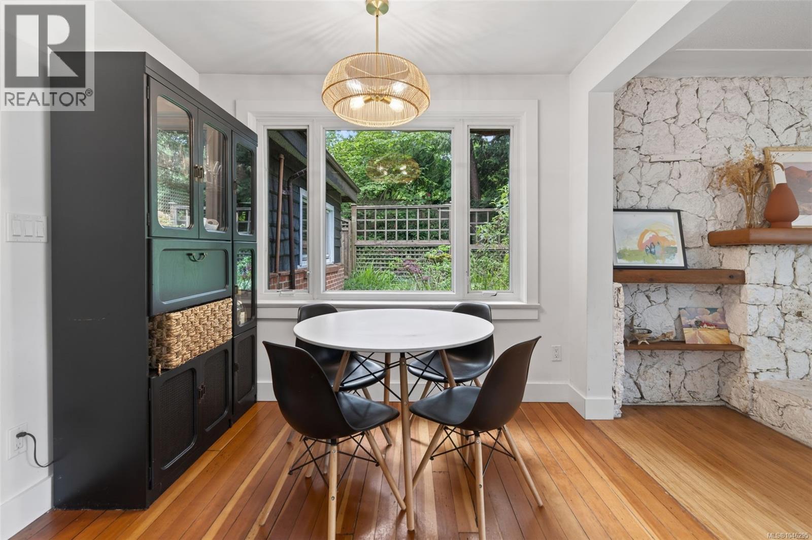  5168 Santa Clara Avenue, Saanich