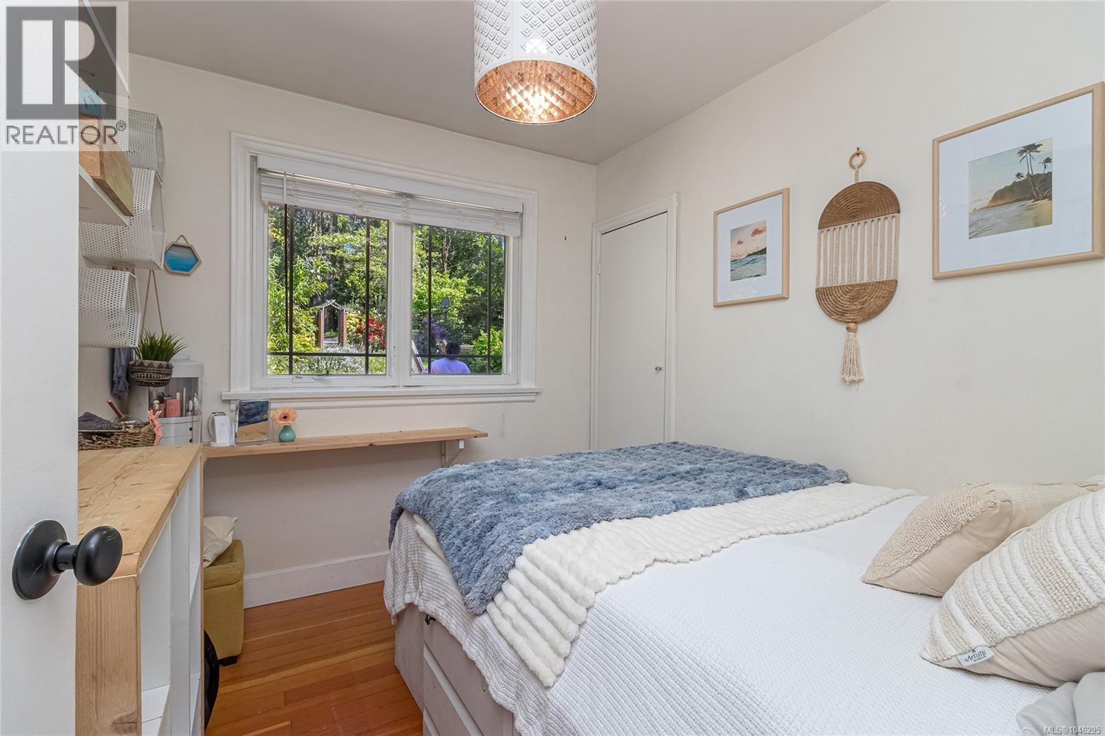  5168 Santa Clara Avenue, Saanich