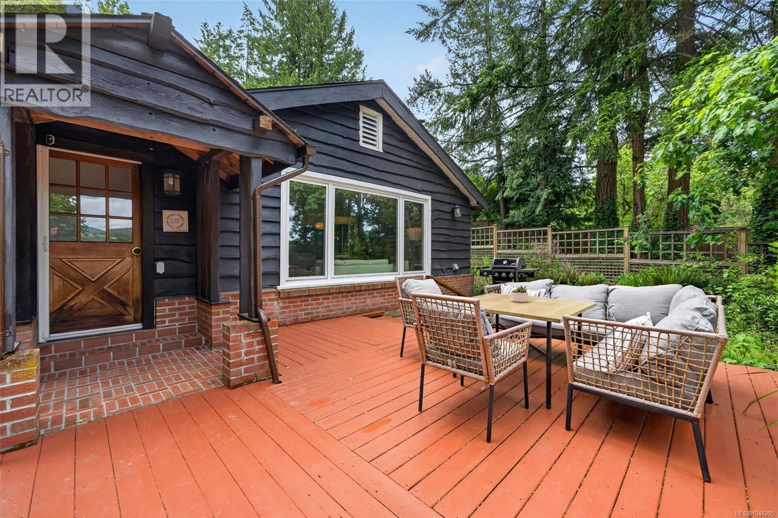  5168 Santa Clara Avenue, Saanich