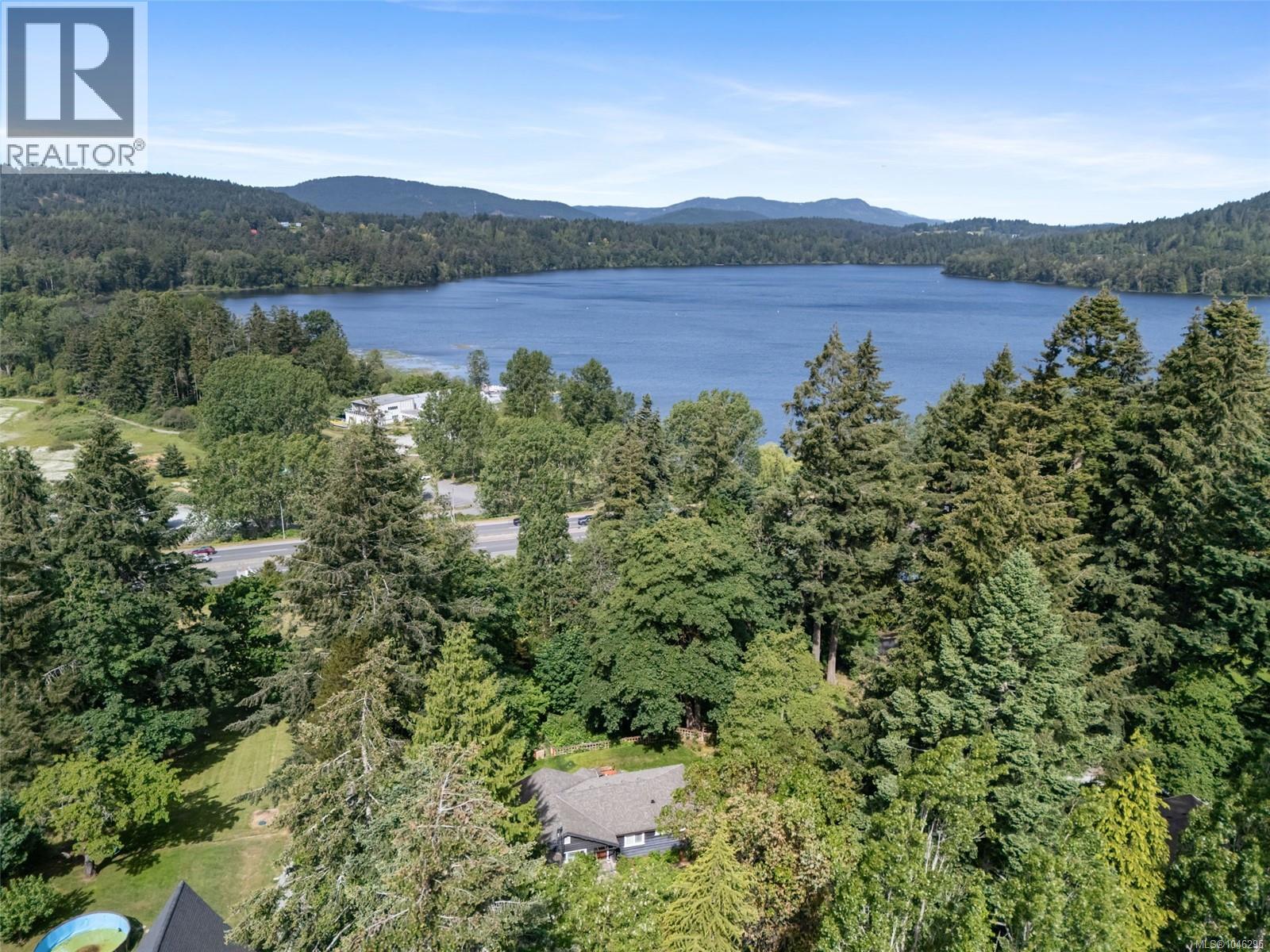  5168 Santa Clara Avenue, Saanich