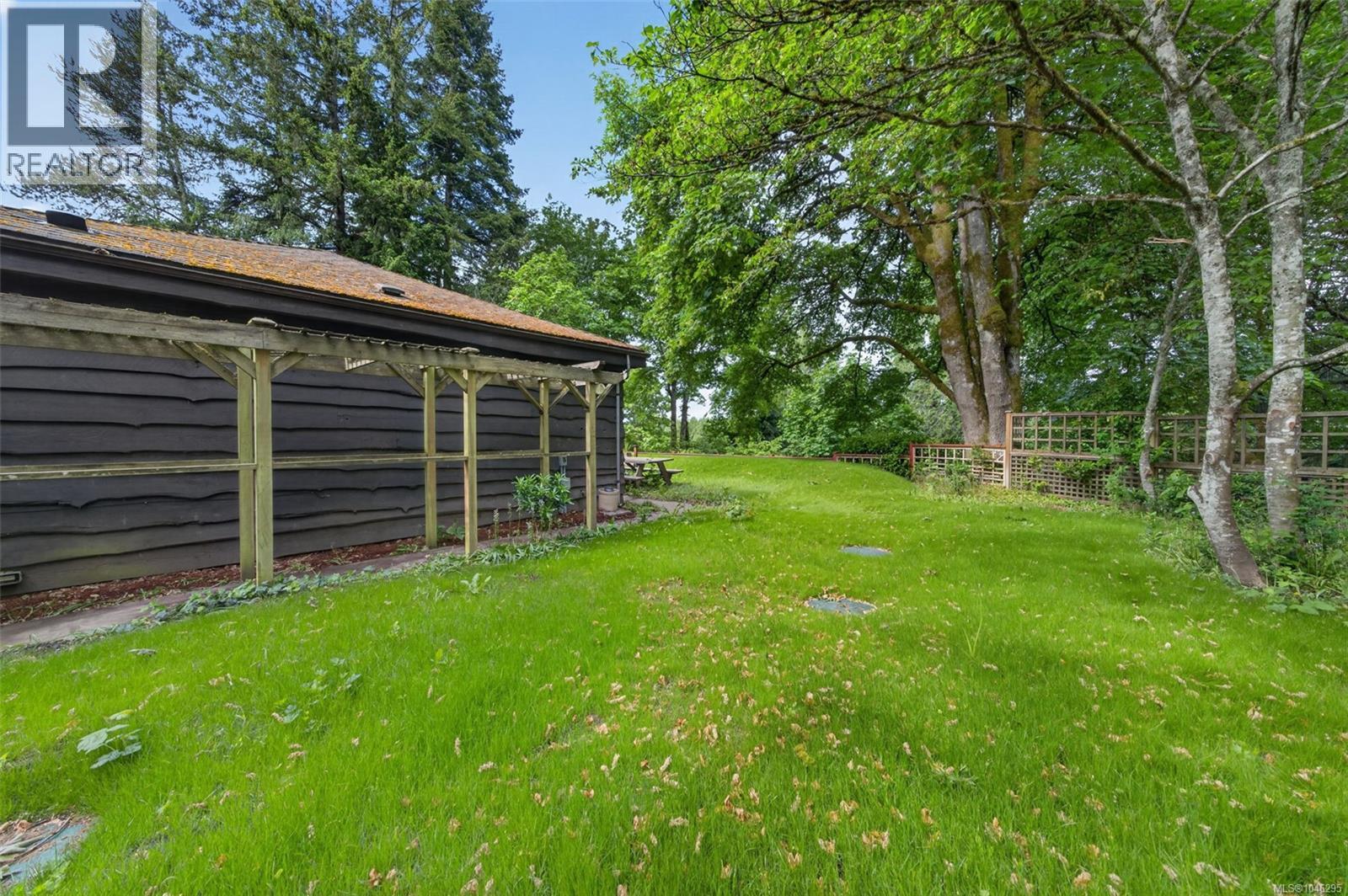  5168 Santa Clara Avenue, Saanich