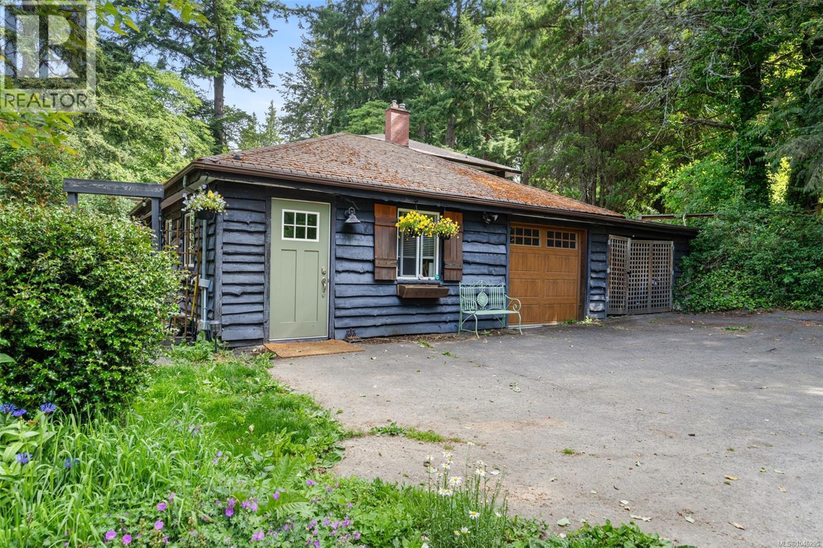  5168 Santa Clara Avenue, Saanich