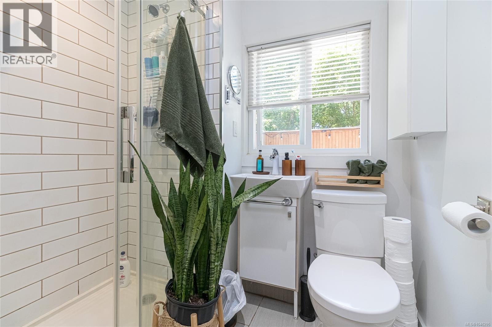 5168 Santa Clara Avenue, Saanich